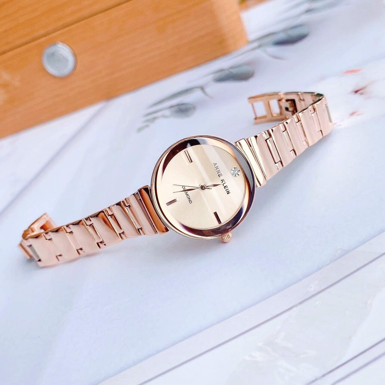 Đồng hồ nữ Anne Klein màu vàng hồng, size 28mm