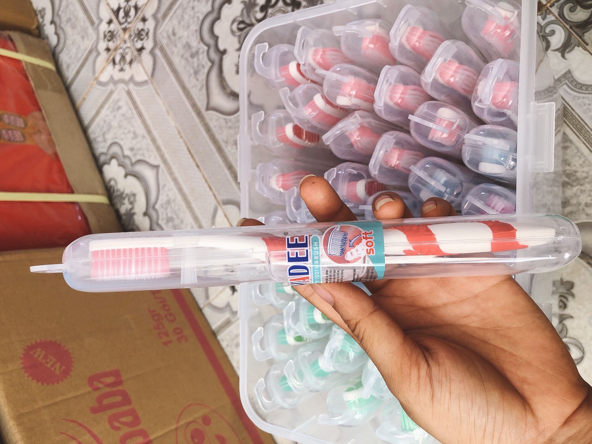 Bàn chải đánh răng móc treo Suwadee 8011-45 ( 1cây )