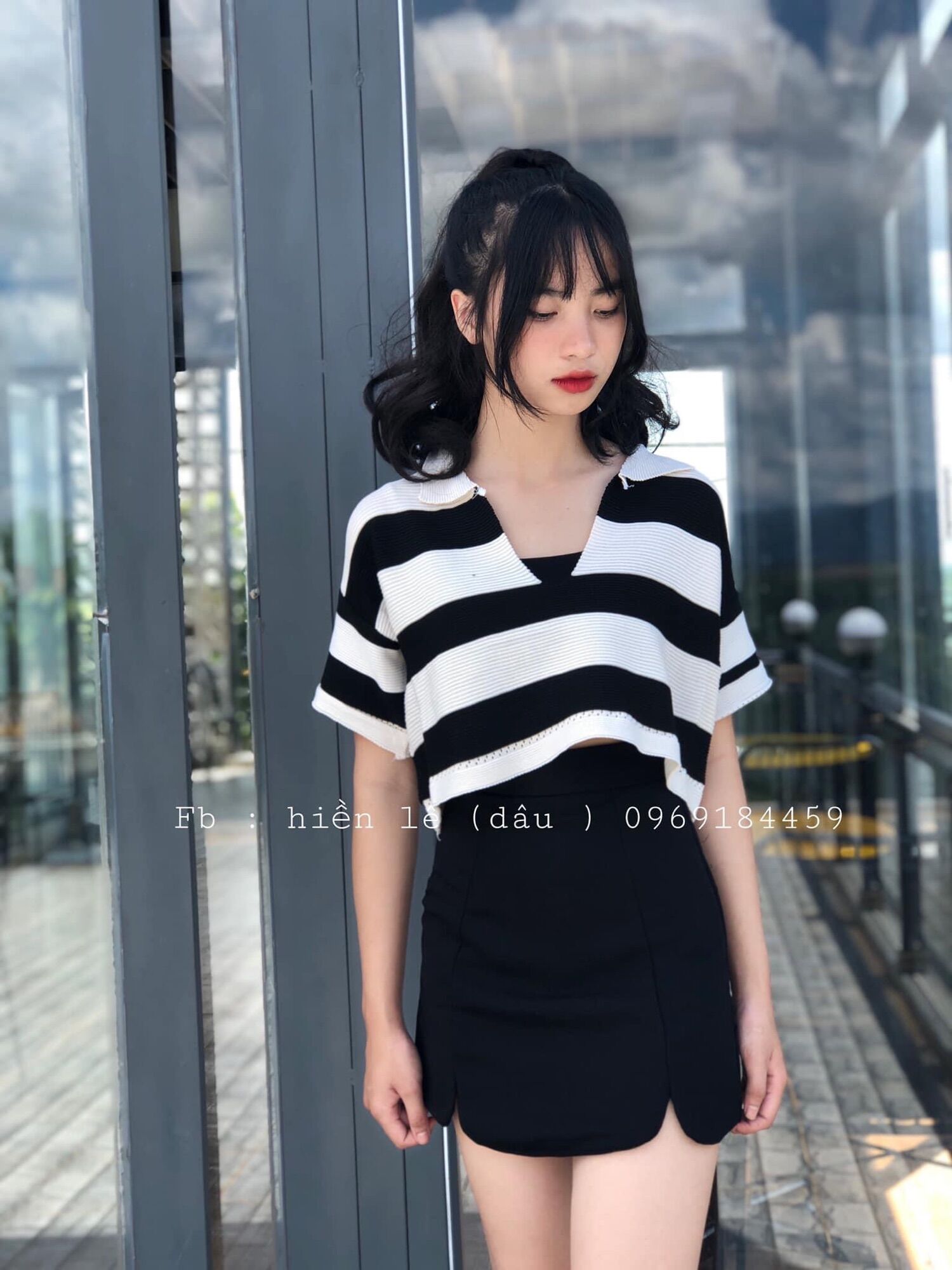 Áo croptop gân cổ bẻ xẻ V
