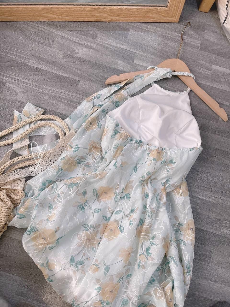 ĐẦM CỔ YẾM MIDI THÊU HOA HỒNG HỞ LƯNG(CÓ MÚT NGỰC)
