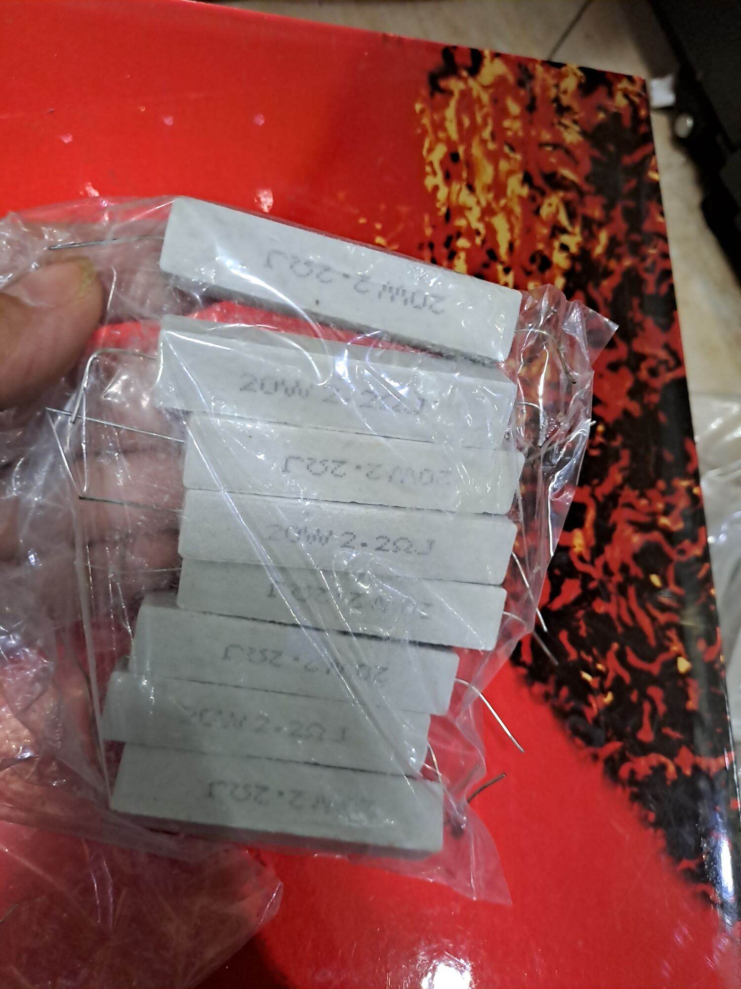 5 Điện trở sứ 2.2om 20w