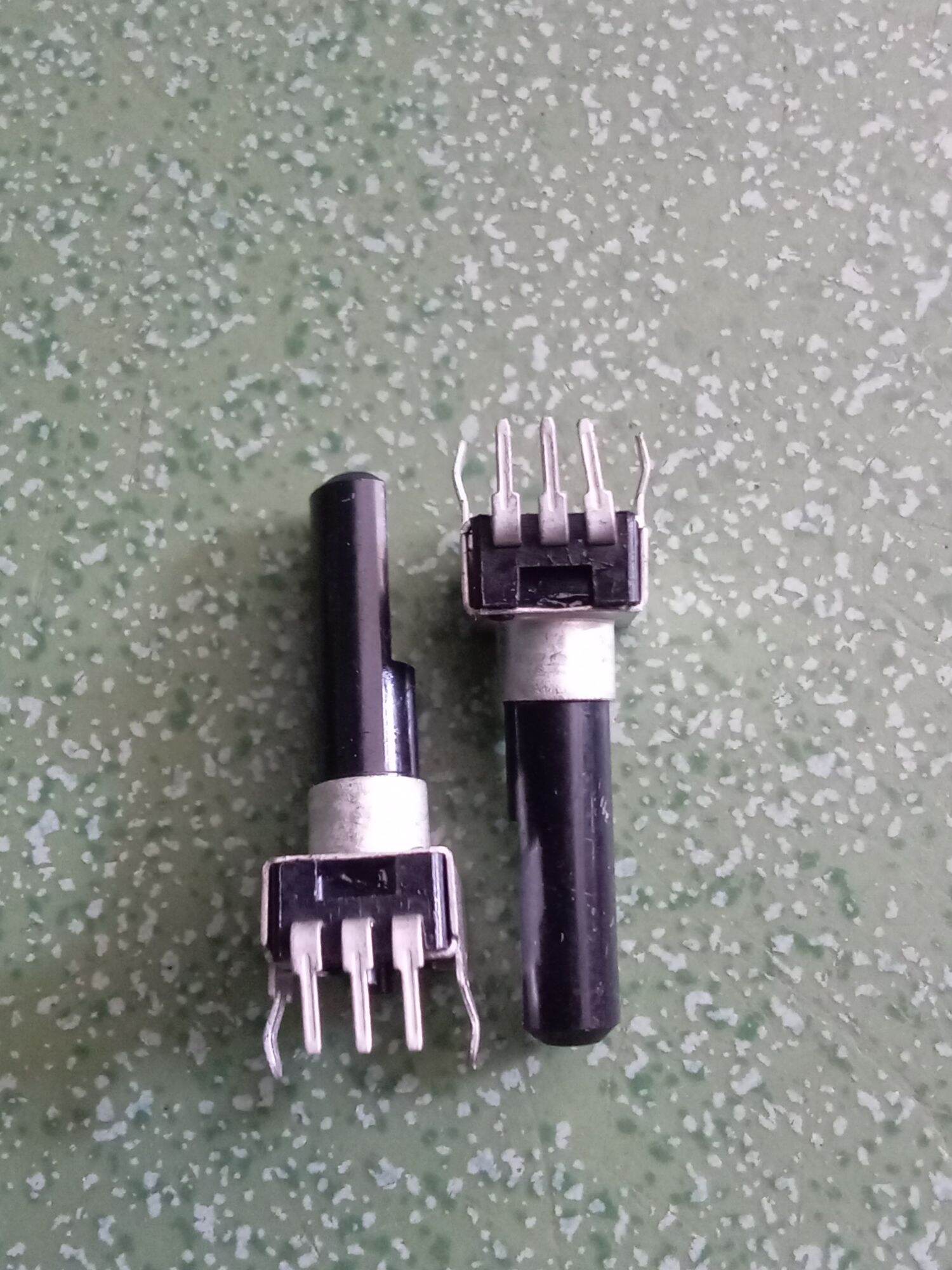 1 volume mixer 3 chân 10 ký