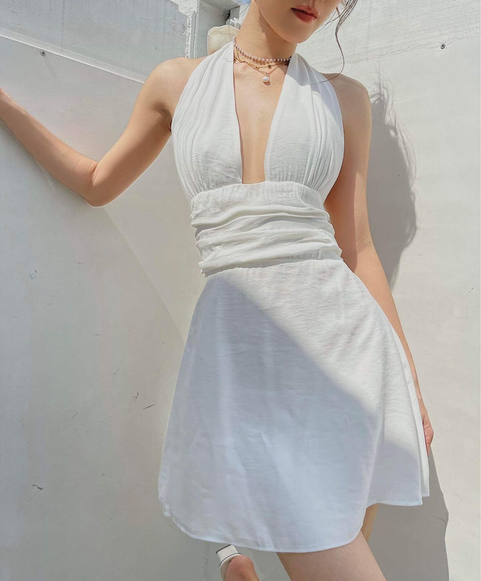Đầm xẻ ngực cột eo - d199