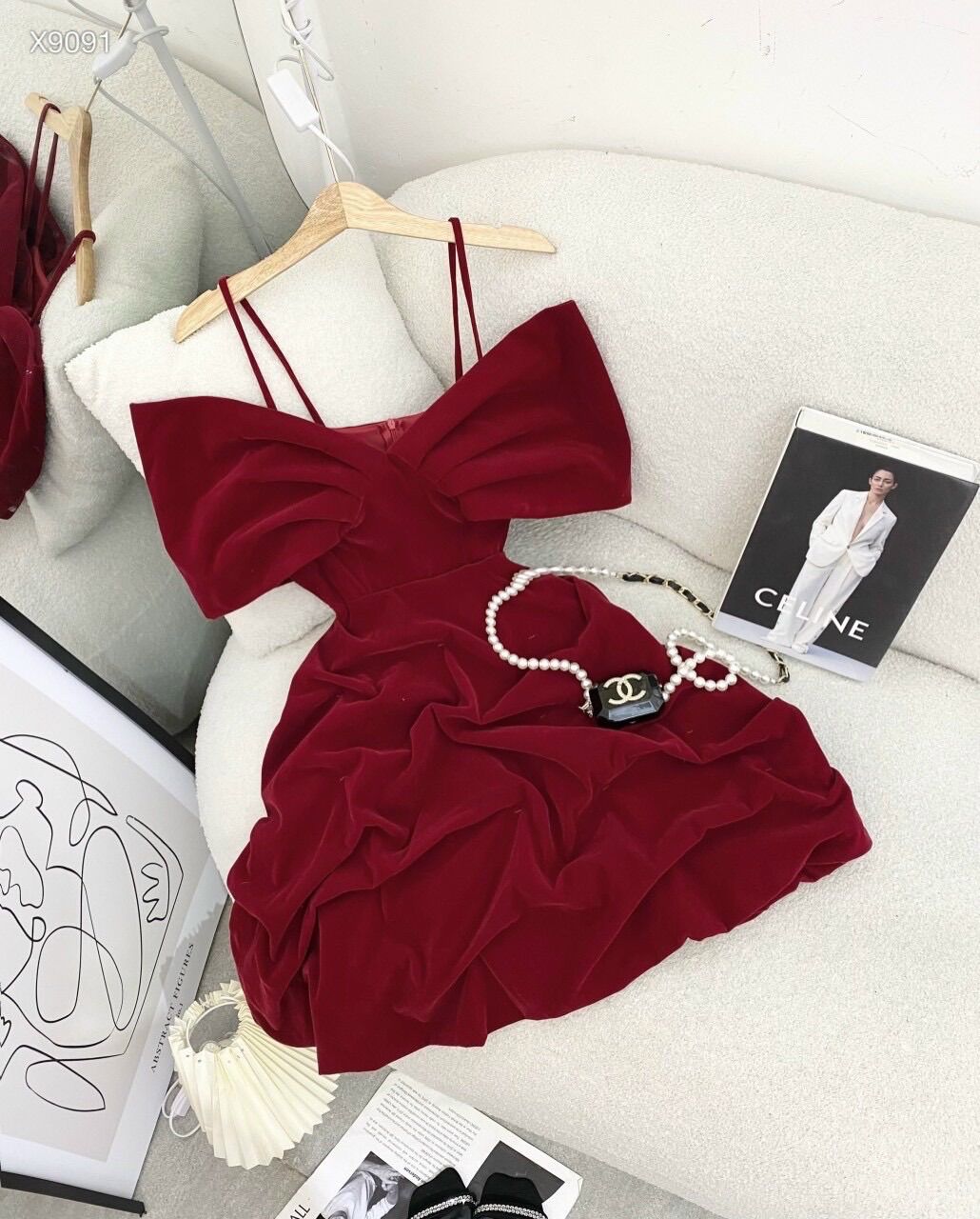 Đầm nhung đỏ 2 dây xoè phồng xếp
