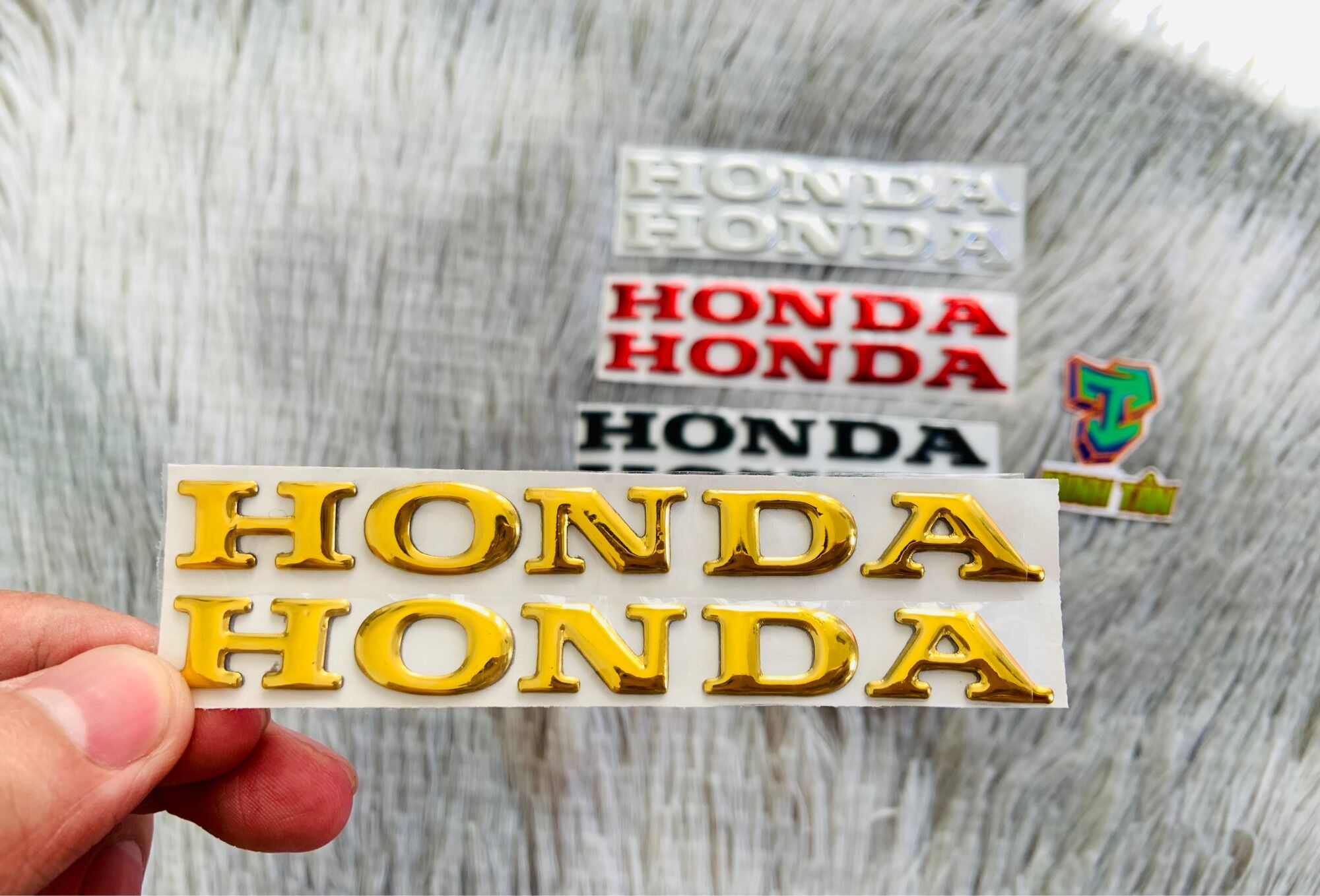 Tem honda chữ nổi hàng sắc nét (giá 1 cặp)