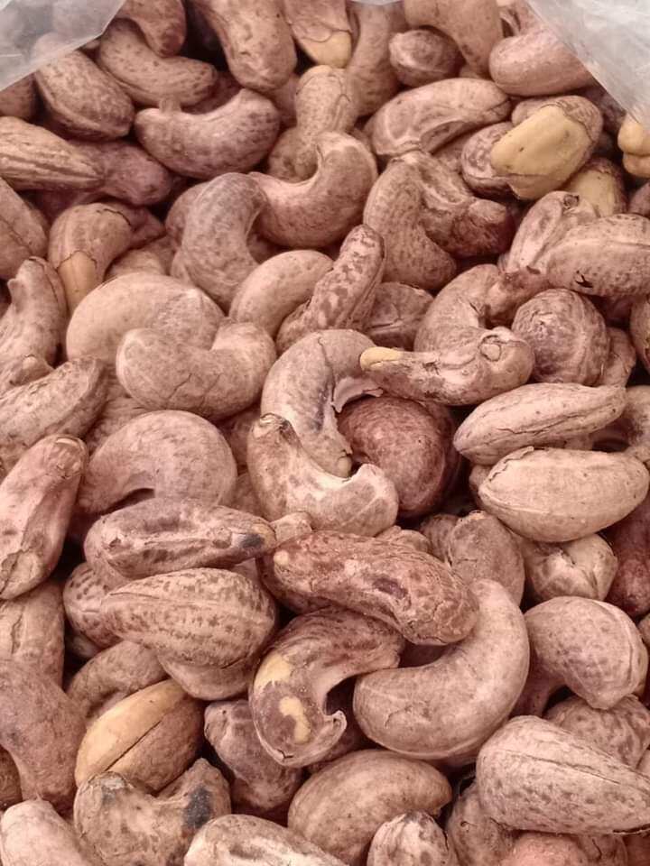 HẠT ĐIỀU RANG MUỐI, XẾP HỘP LOẠI 1 (1 HỘP = 0.5KG - 2 HỘP = 1KG)