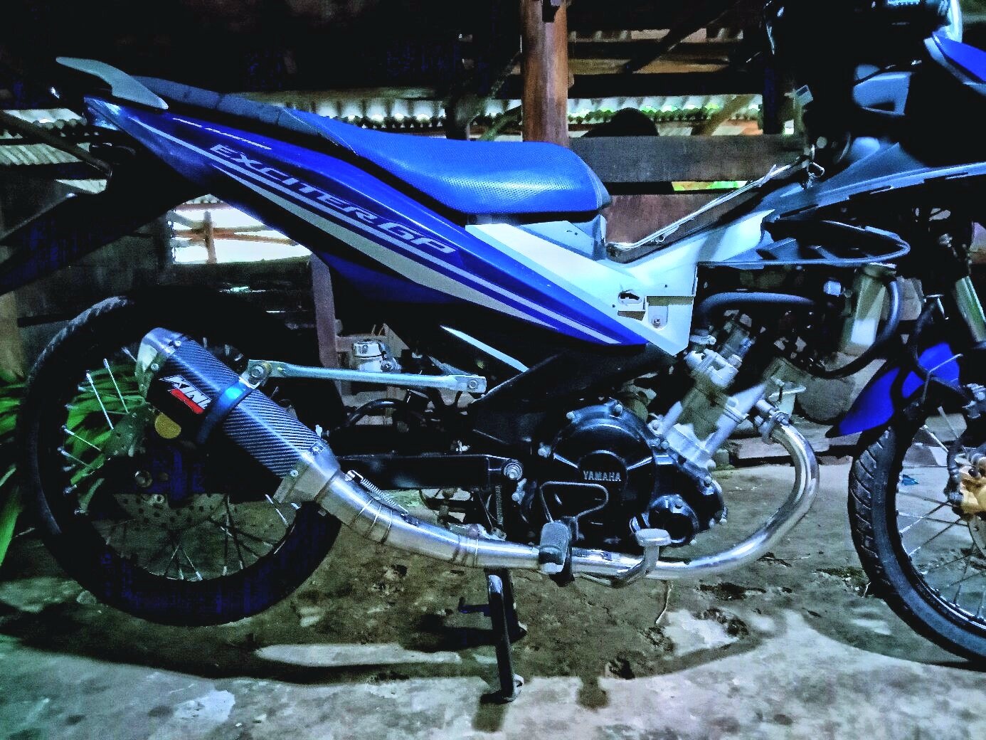Pô king drag gồm cổ 2 khúc cho xe máy.