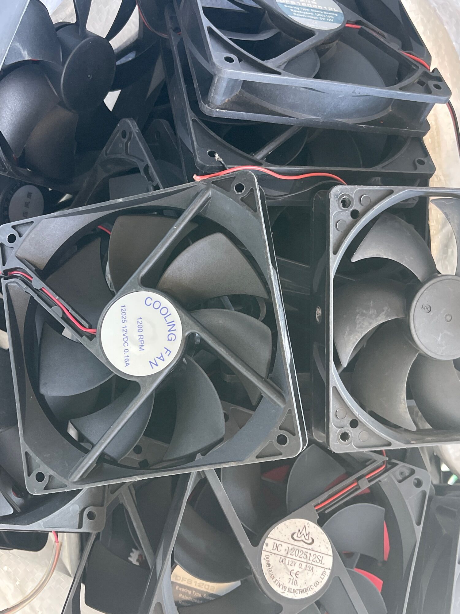 Quạt 12V fan 12x12x2.5cm (dòng dưới 0.2A có jack cắm)