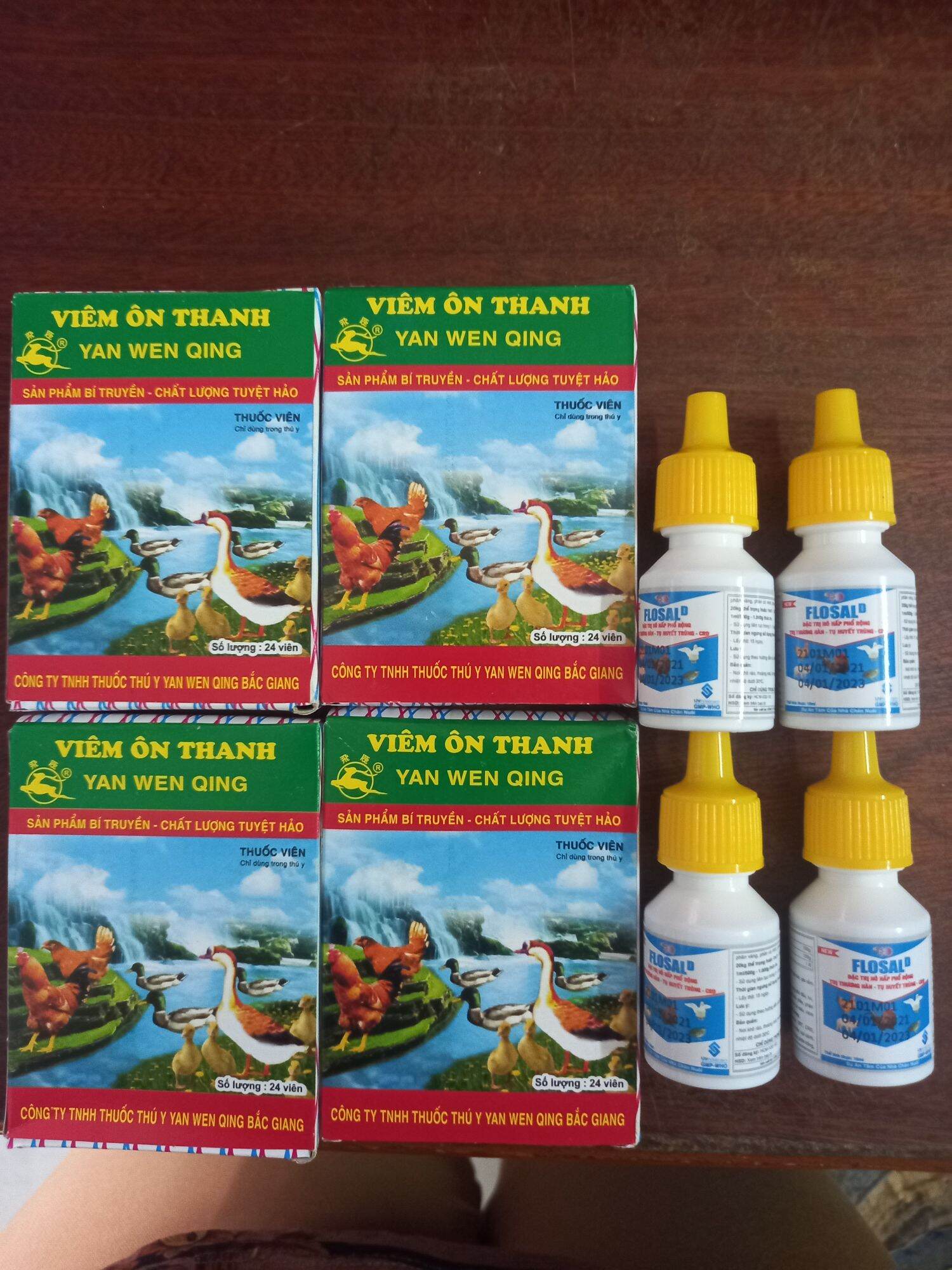 Combo gồm 4 hộp viêm ôn thanh và 4 lọ flosal d 10ml chuyên dùng cho gà