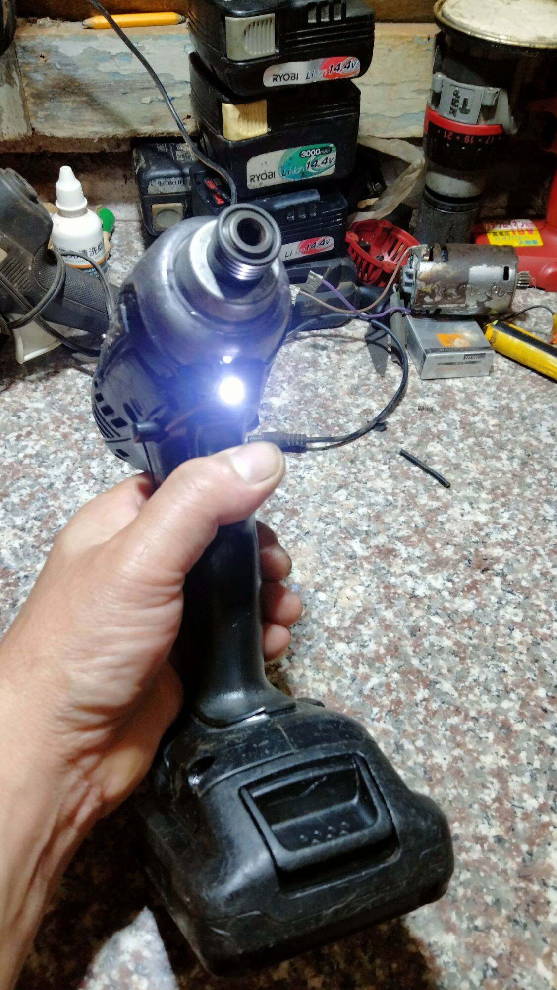 víc ryobi 18v