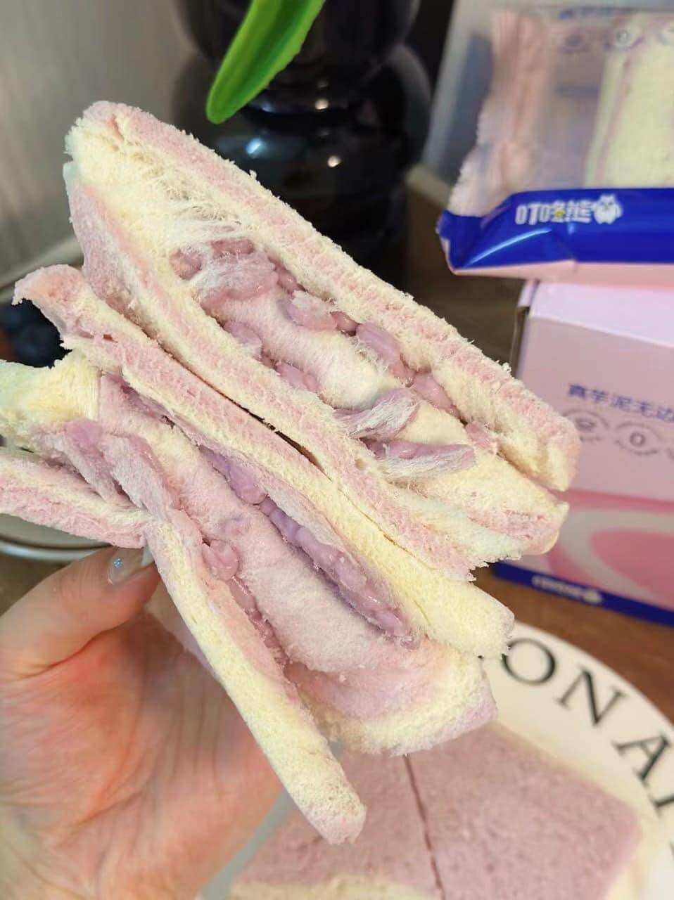 [1 THÙNG 8 CÁI] BÁNH MÌ KẸP SỮA KHOAI MÔN