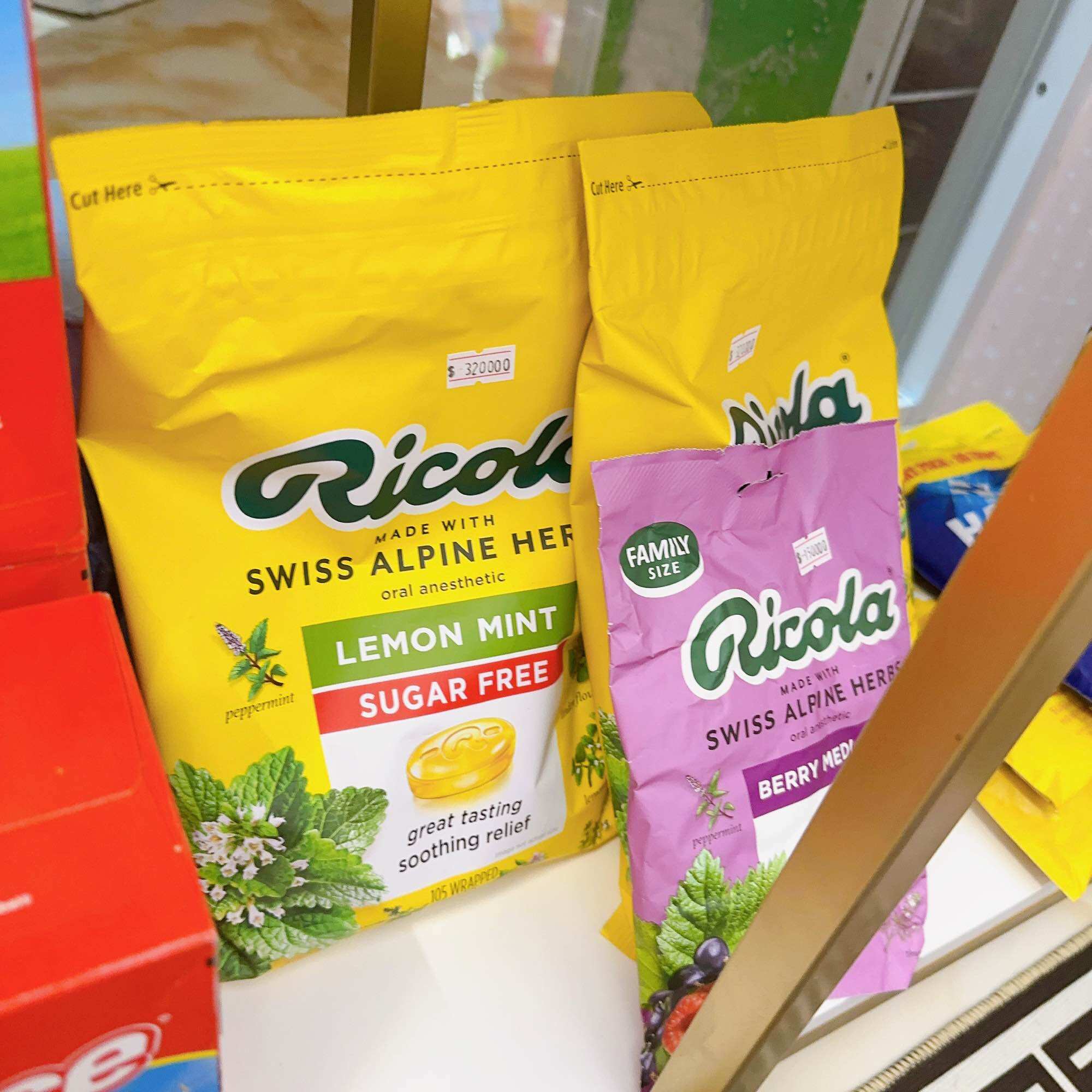 Kẹo thảo mộc giảm ho, khàn Ricola 105v