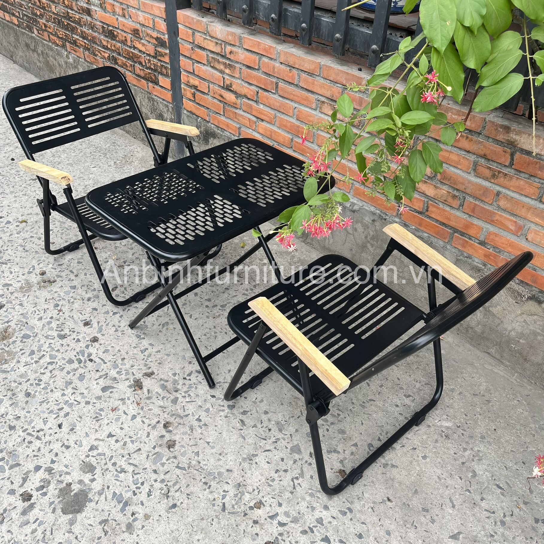 Bộ 1 bàn 2 ghế tay vịn gỗ, bàn ghế cafe mặt cắt cnc điêu khắc xếp gọn
