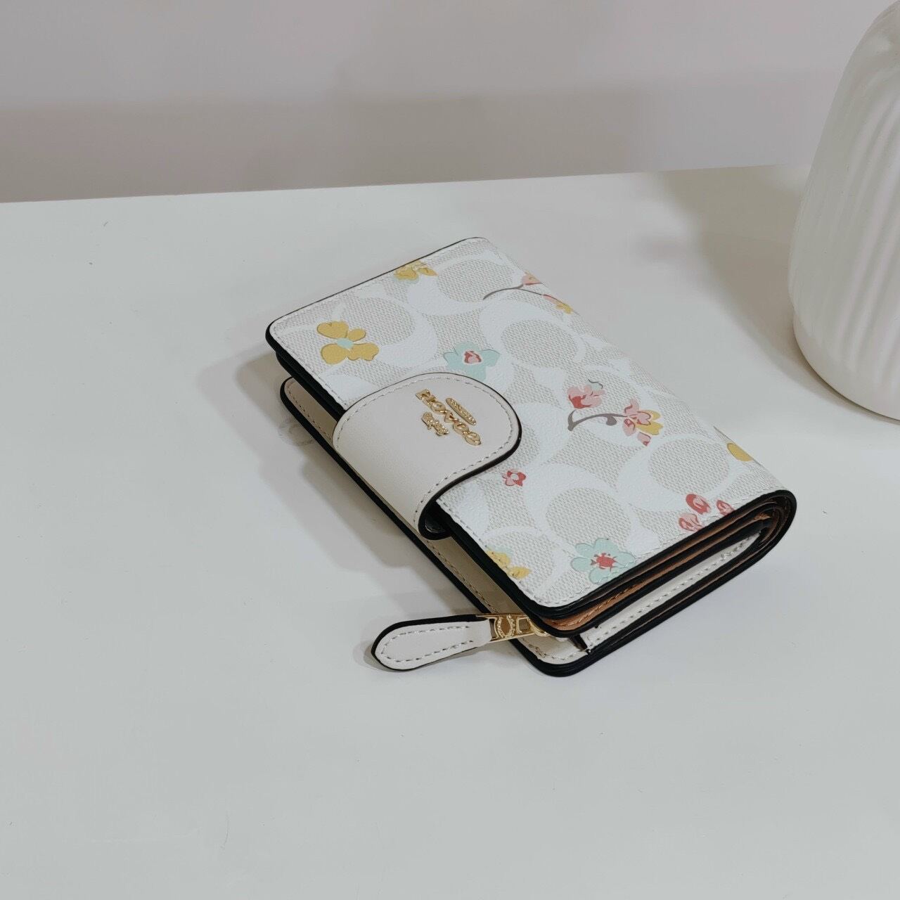 VÍ C🅾️ACH 💥 Medium Corner Zip Wallet siêu sang