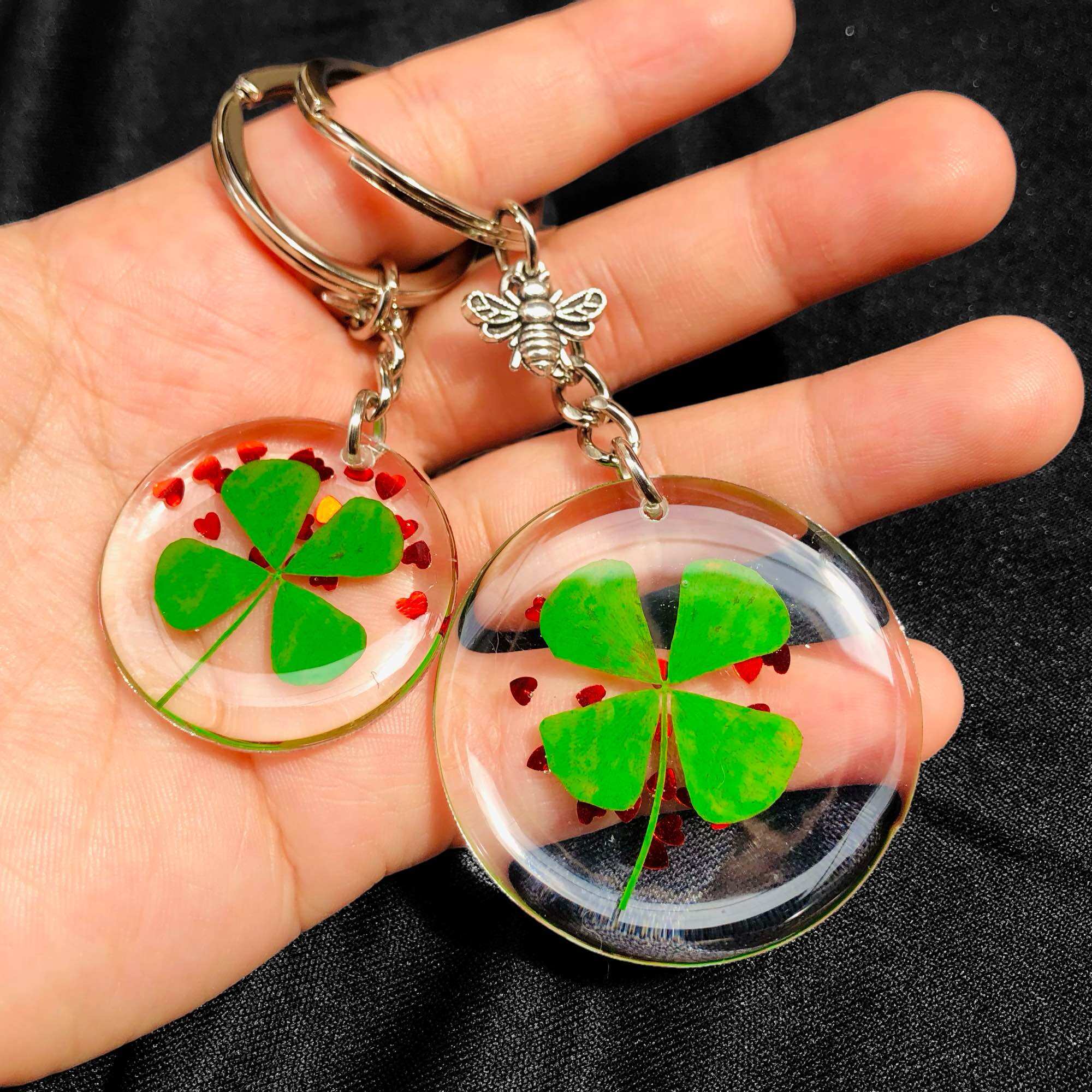 Móc khóa cỏ 4 lá may mắn tim xinh (thêm chữ theo yêu cầu) handmade epoxy resin quà lưu niệm độc đáo