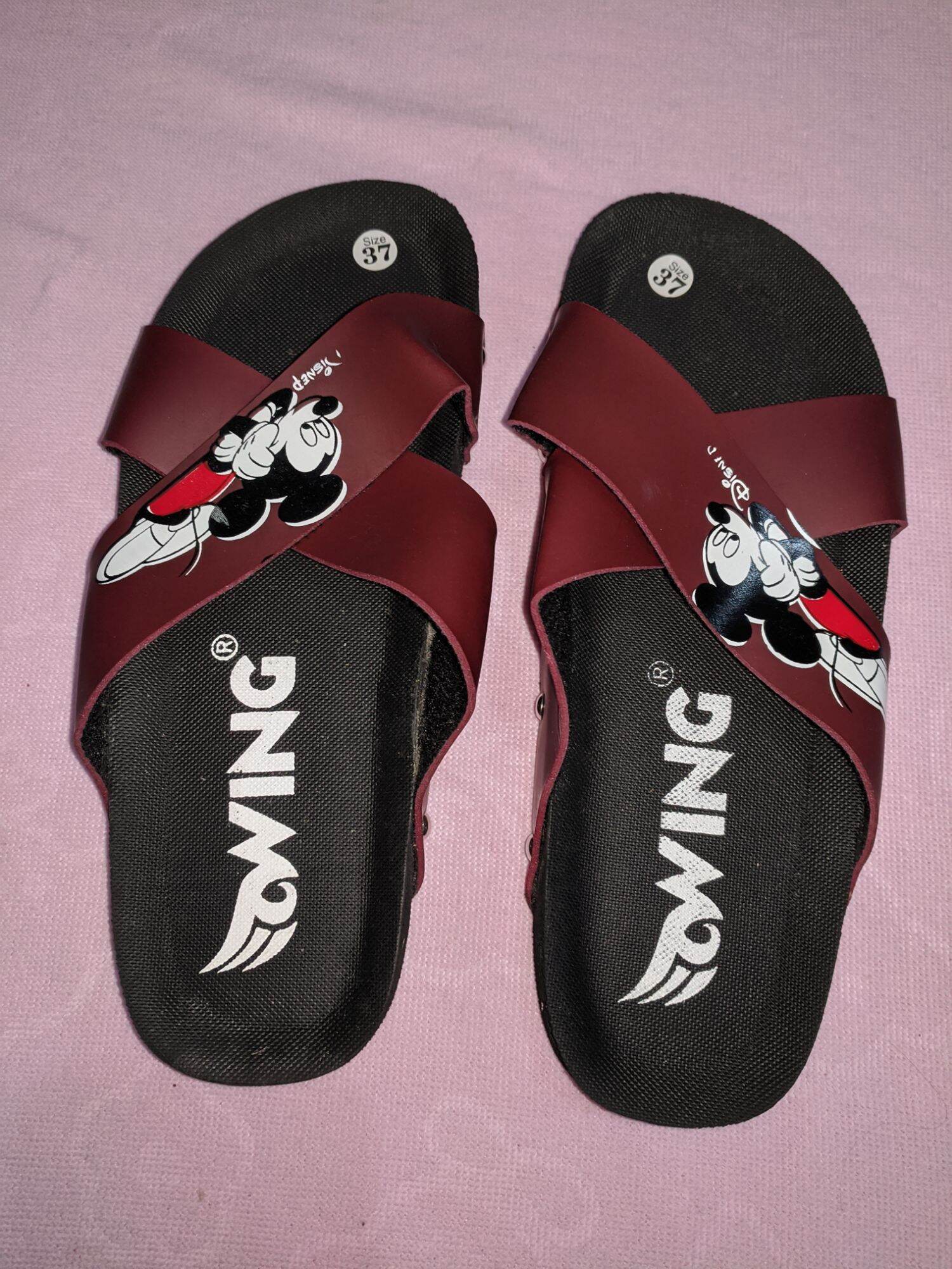 Dép nữ đế bằng quai chéo hình chuột Mickey