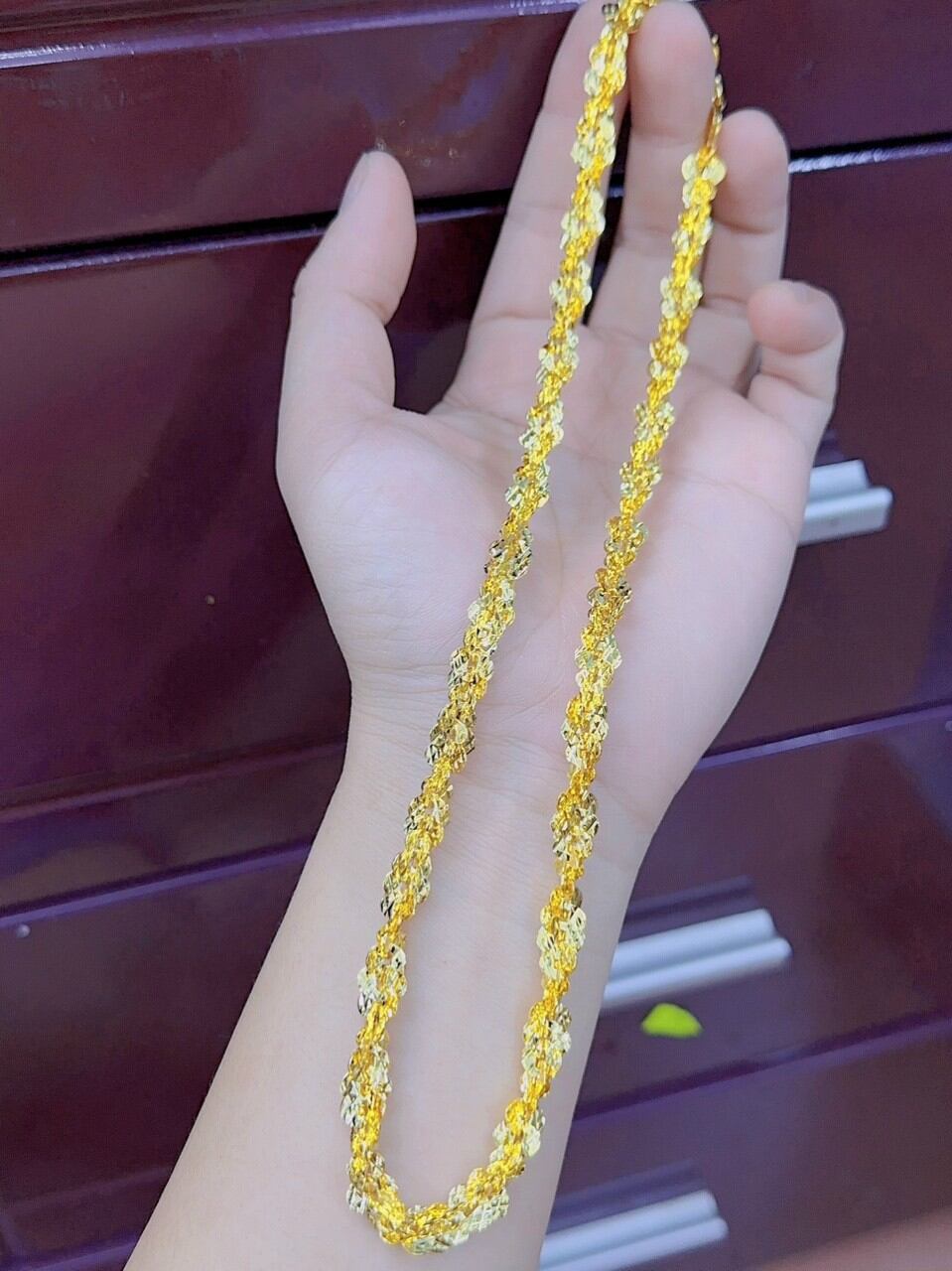 Dây hoa mai to chạm 4D thiết kế sắc sảo sang chảnh