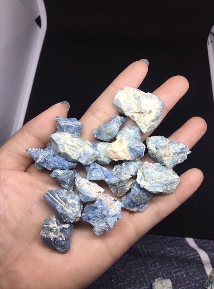 Viên đá thô Aquamarine