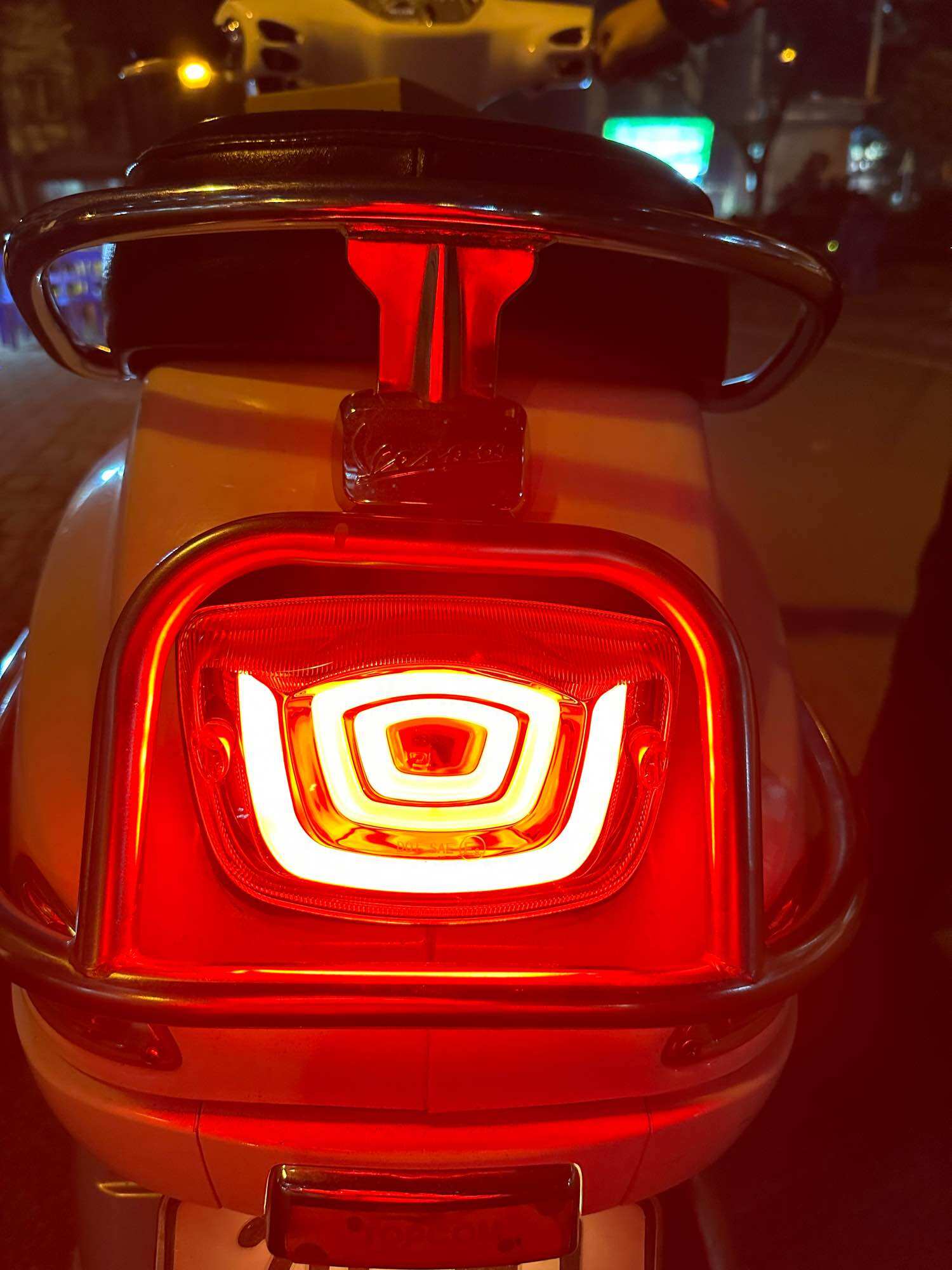 Hậu led kiểu hd cho vespa lx lxv lxs