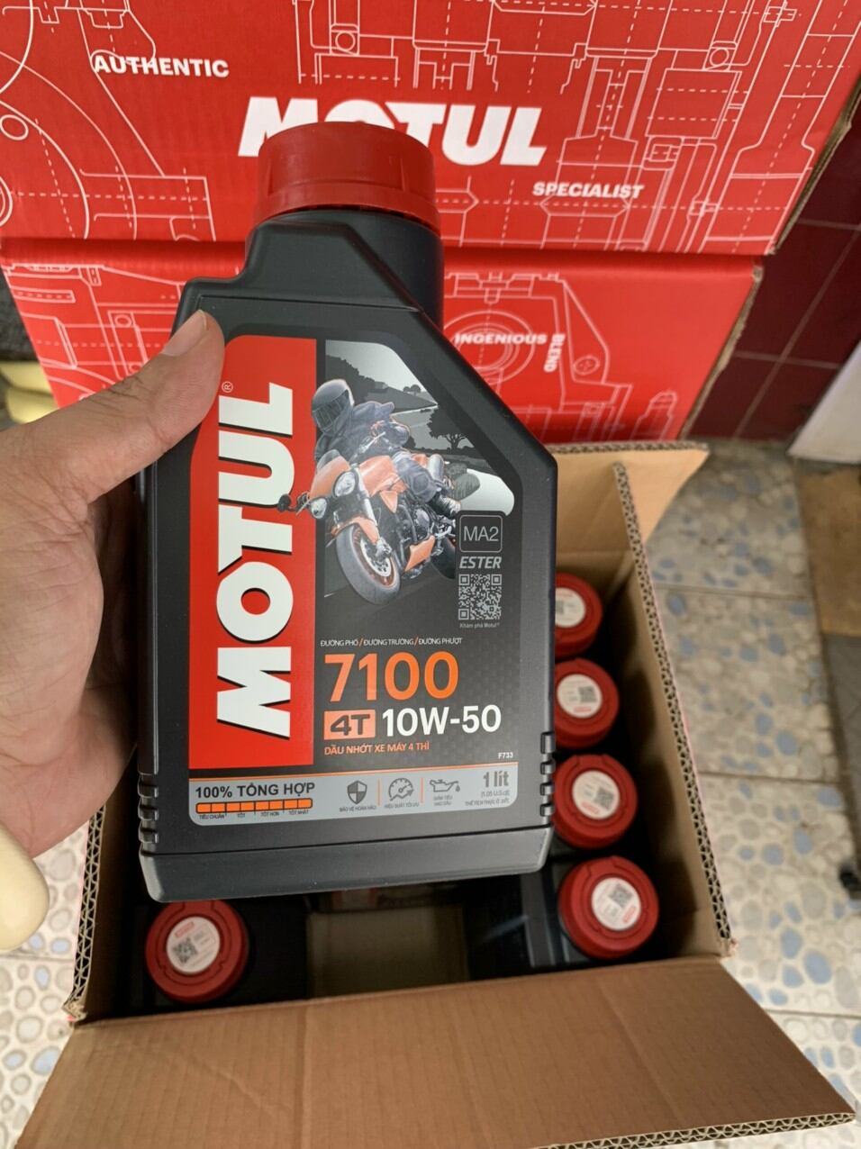 NHỚT XE MÁY 4T MOTUL 7100