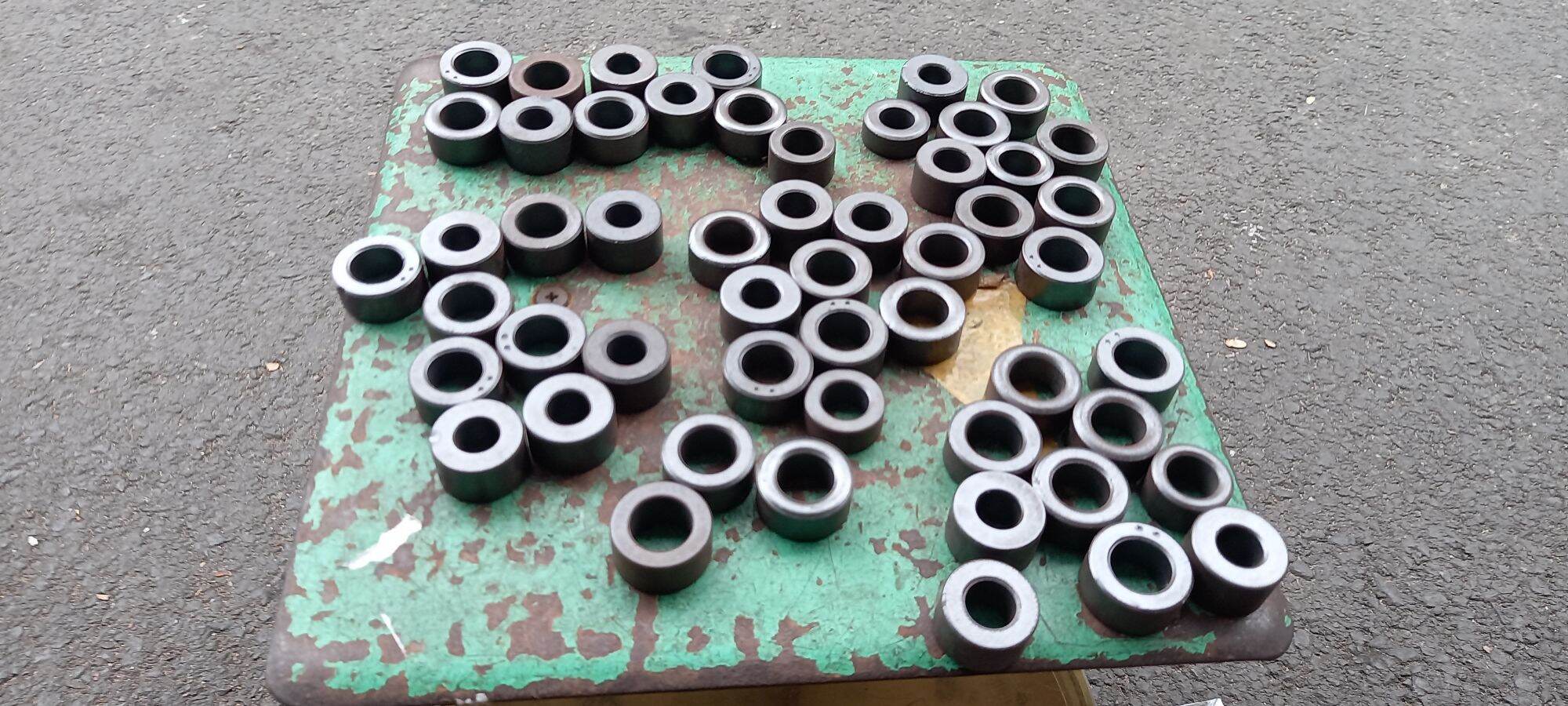 1kg than ferrite xuyến cho thợ.