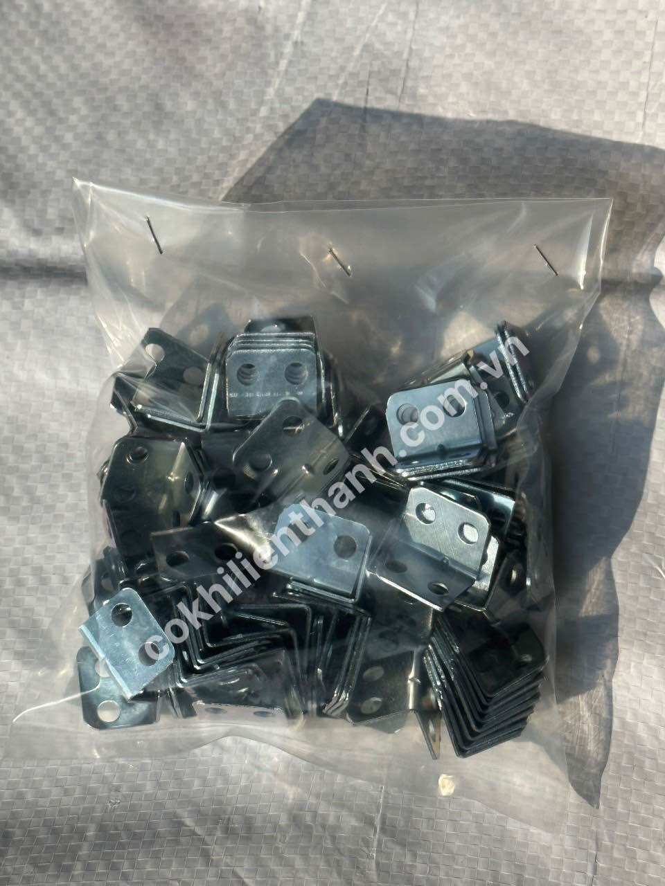 Ke vuông góc - 2 phân - 4 lổ ( combo 100 cái )