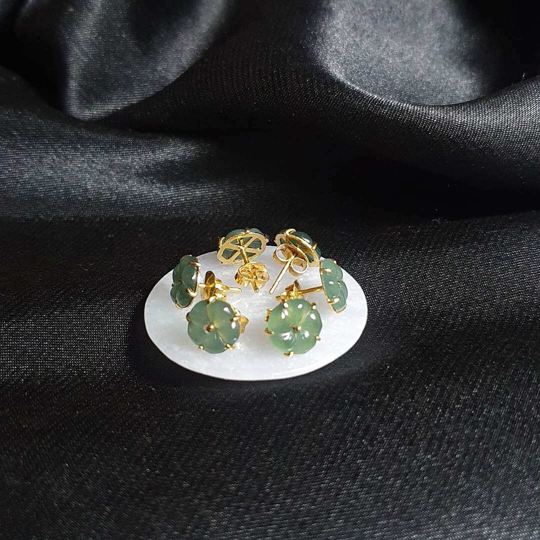 Hoa tai _ hoa mai ngọc phỉ thúy 10 mm khảm vàng 18k.
🍀Biểu tượng phú quý _vĩnh cửu _ trường tồn _ phát triển tài lộc _ may mắn và sung túc