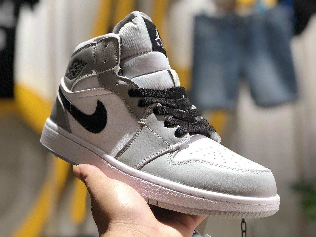 Giày cao cổ Air Jordan xám