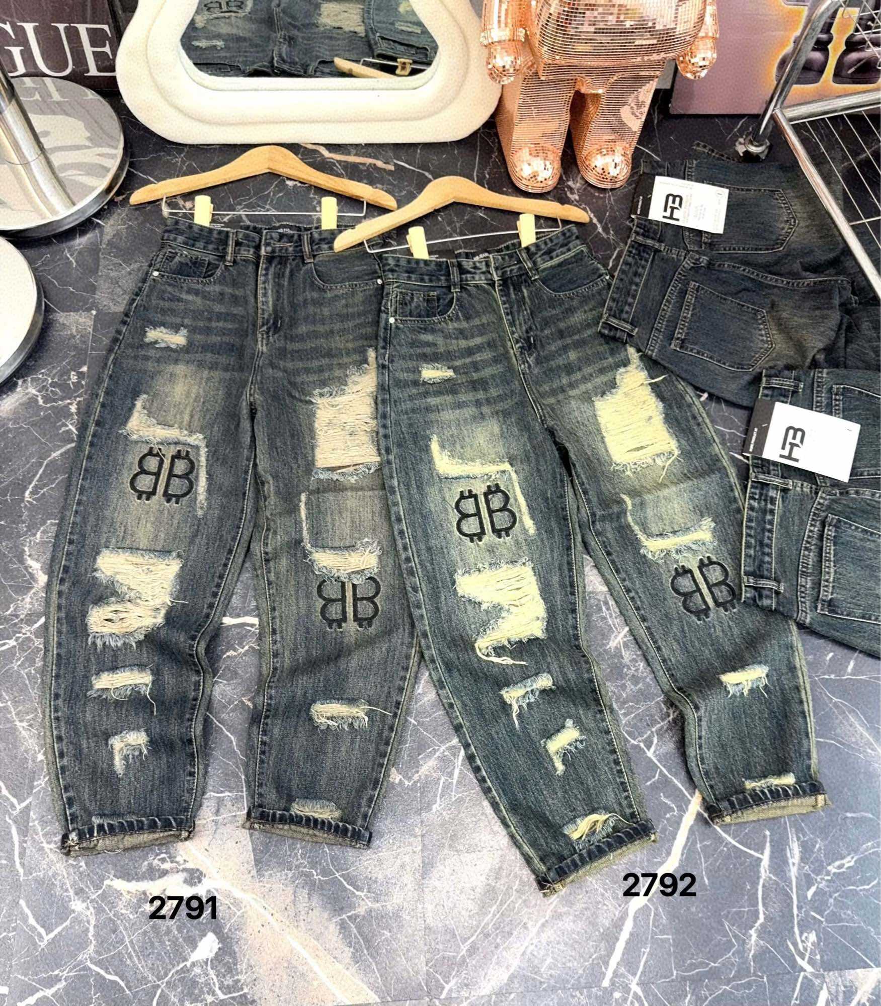 Quần baggy jeans rách nhẹ thêu BB