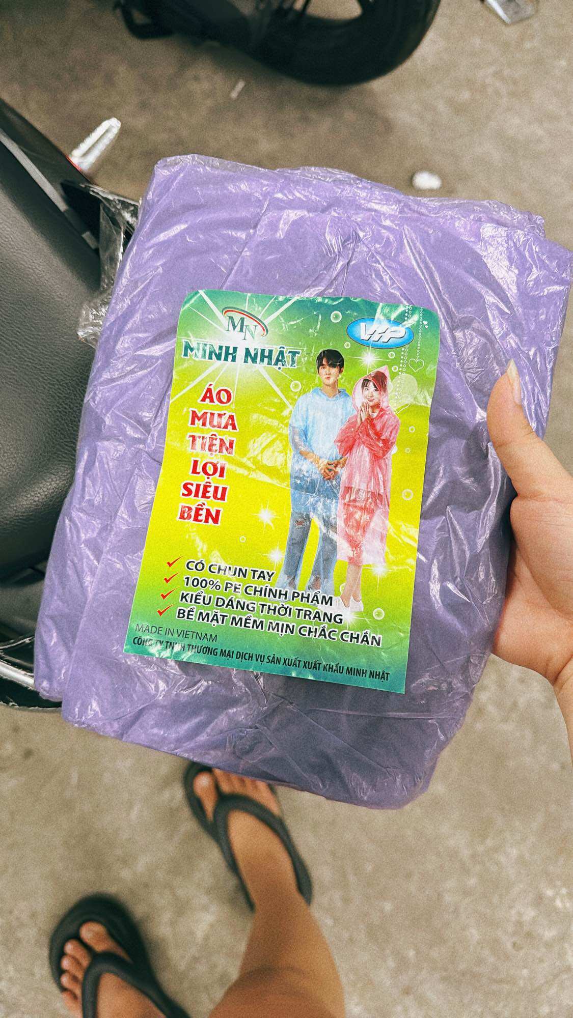 Combo 10 cái áo mưa nilong dùng 1 lần loại tốt dai dẻo khó rách