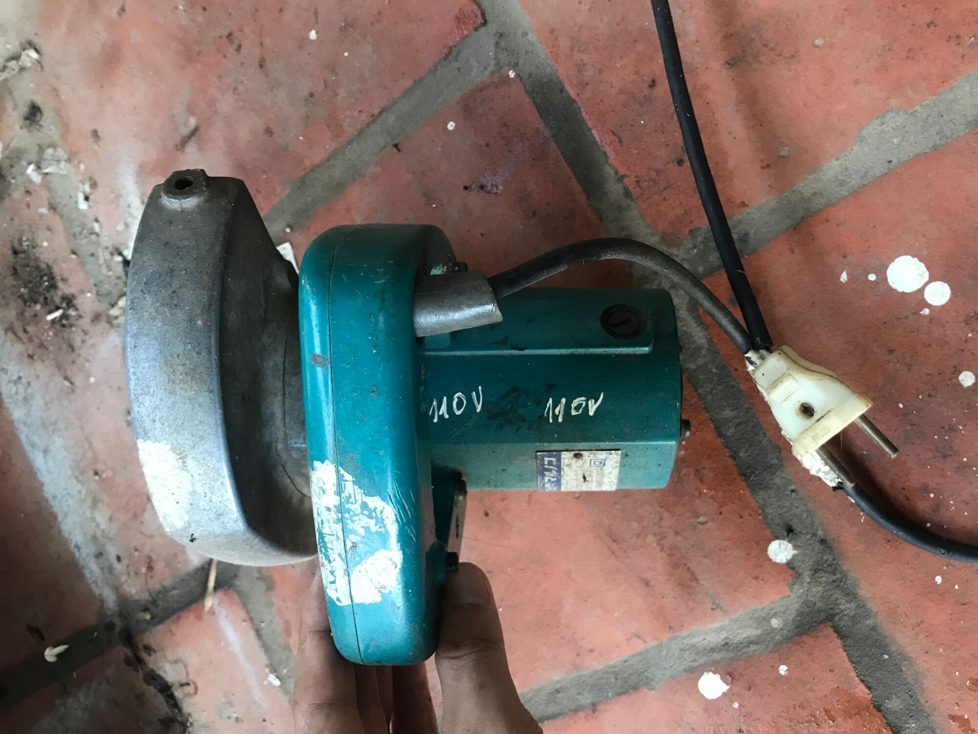 Máy cắt makita nhật bãi 100 v dùng ngon