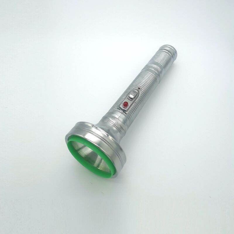 Đèn pin vỏ sắt xưa cũ