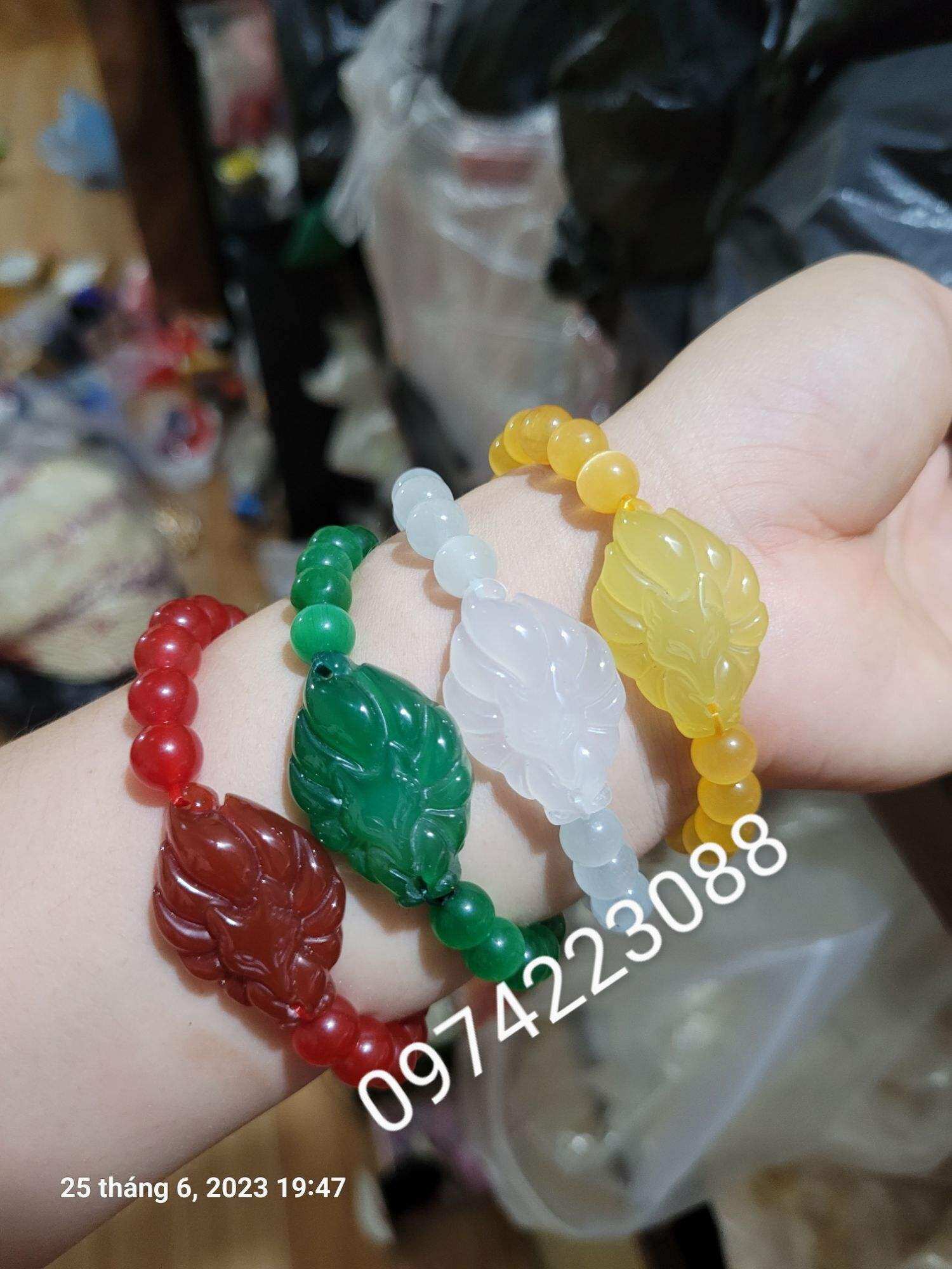 VÒNG TAY ĐÁ HỒ LY CHÍN ĐUÔI ĐỦ CÁC MÀU