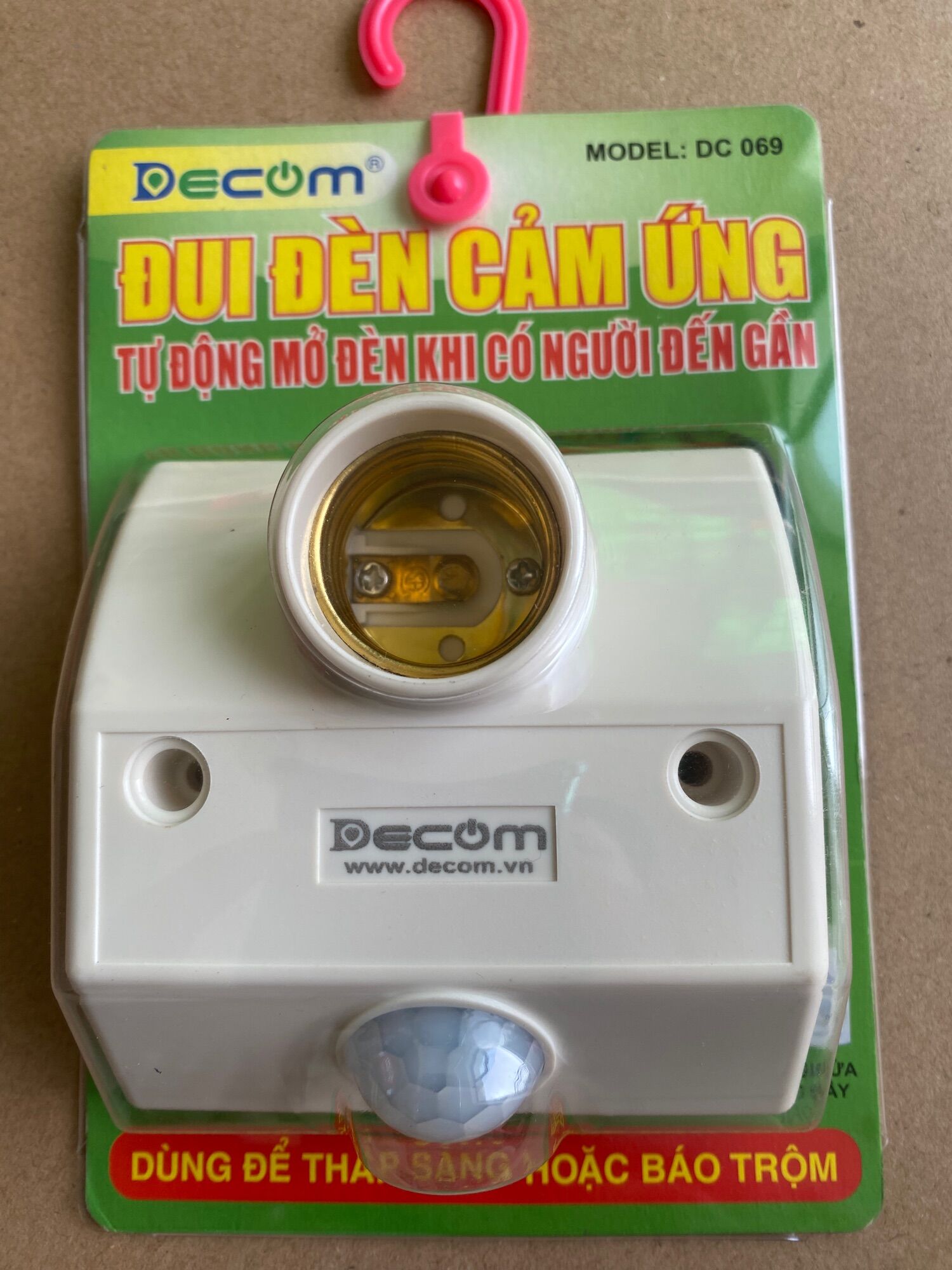 ĐUÔI ĐÈN CẢM ỨNG HỒNG NGOẠI DECOM