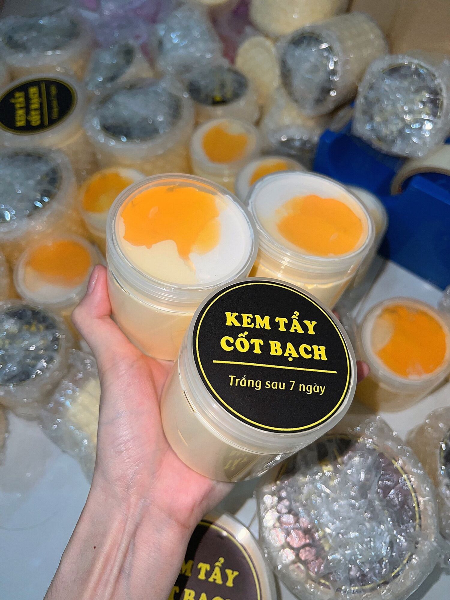 Kem tẩy trắng body cốt bạch siêu trắng nhanh