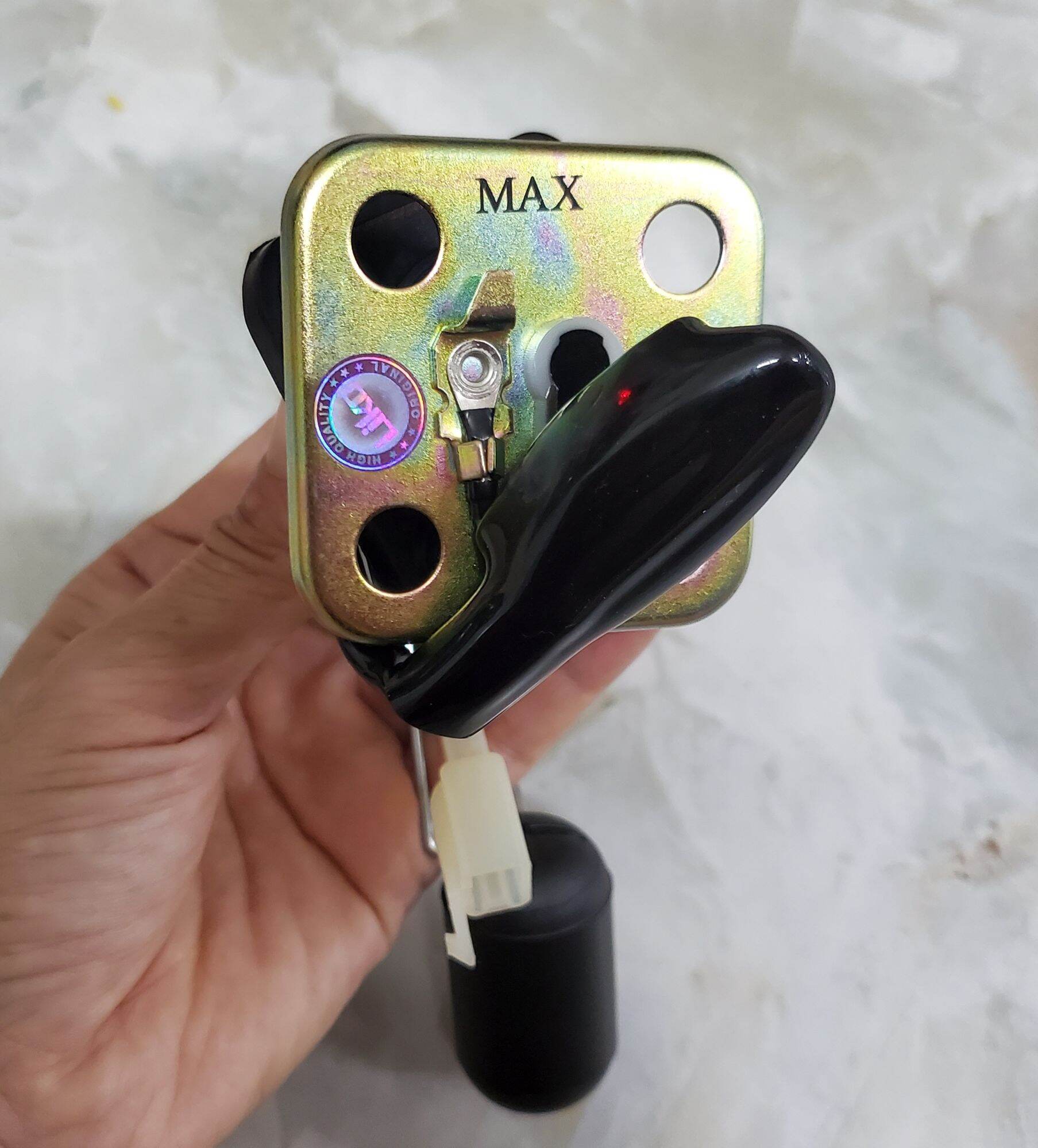 Báo xăng xe Max