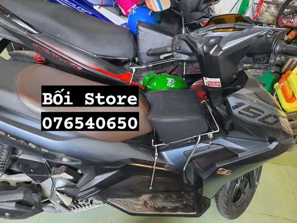 Nệm đi xe cho bé airblade có gác chân