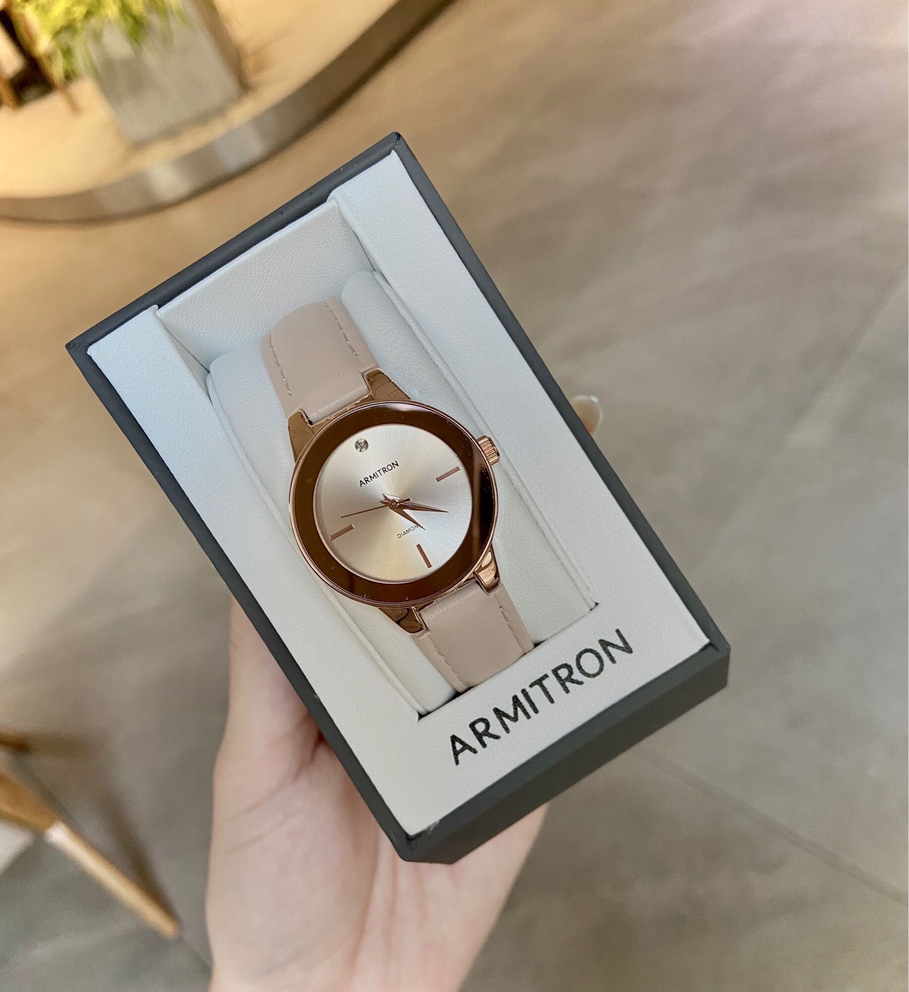 Đồng hồ nữ Armitron dây da, size 30mm