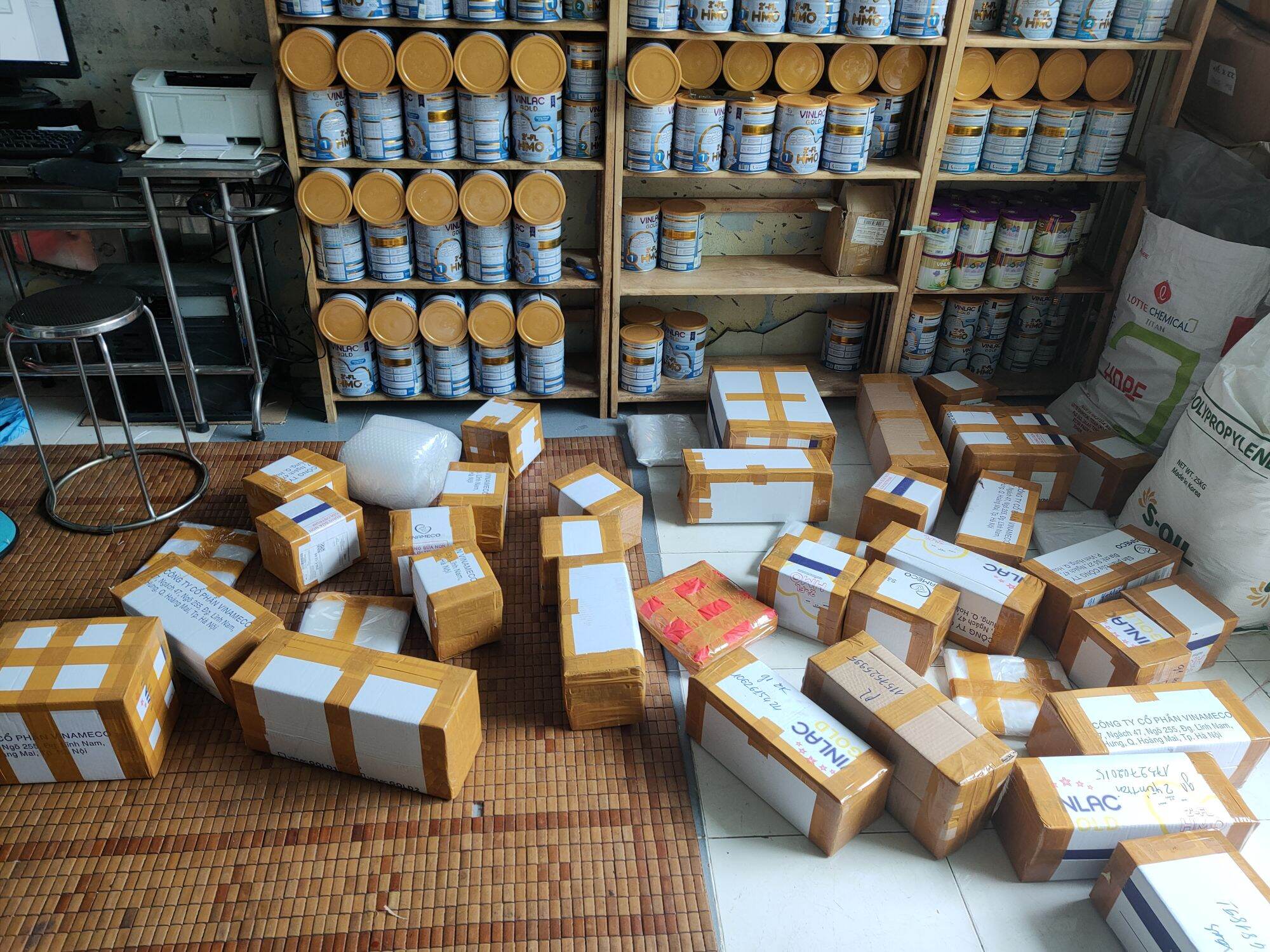 ( 2 lon freeship tặng 1 muỗng) SỮA VINLAC GOLD 1 800G DATE 2027