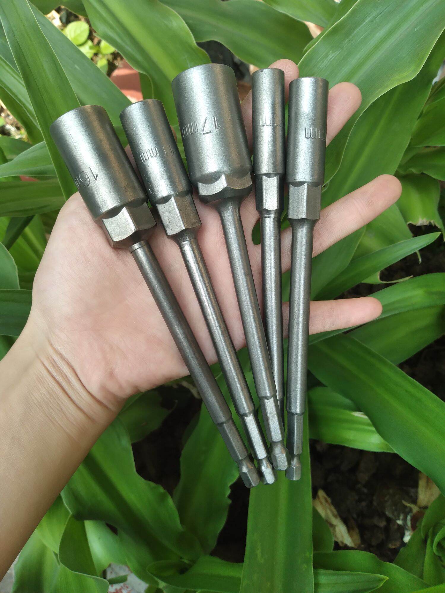 Đầu chụp bulông dài 15cm .