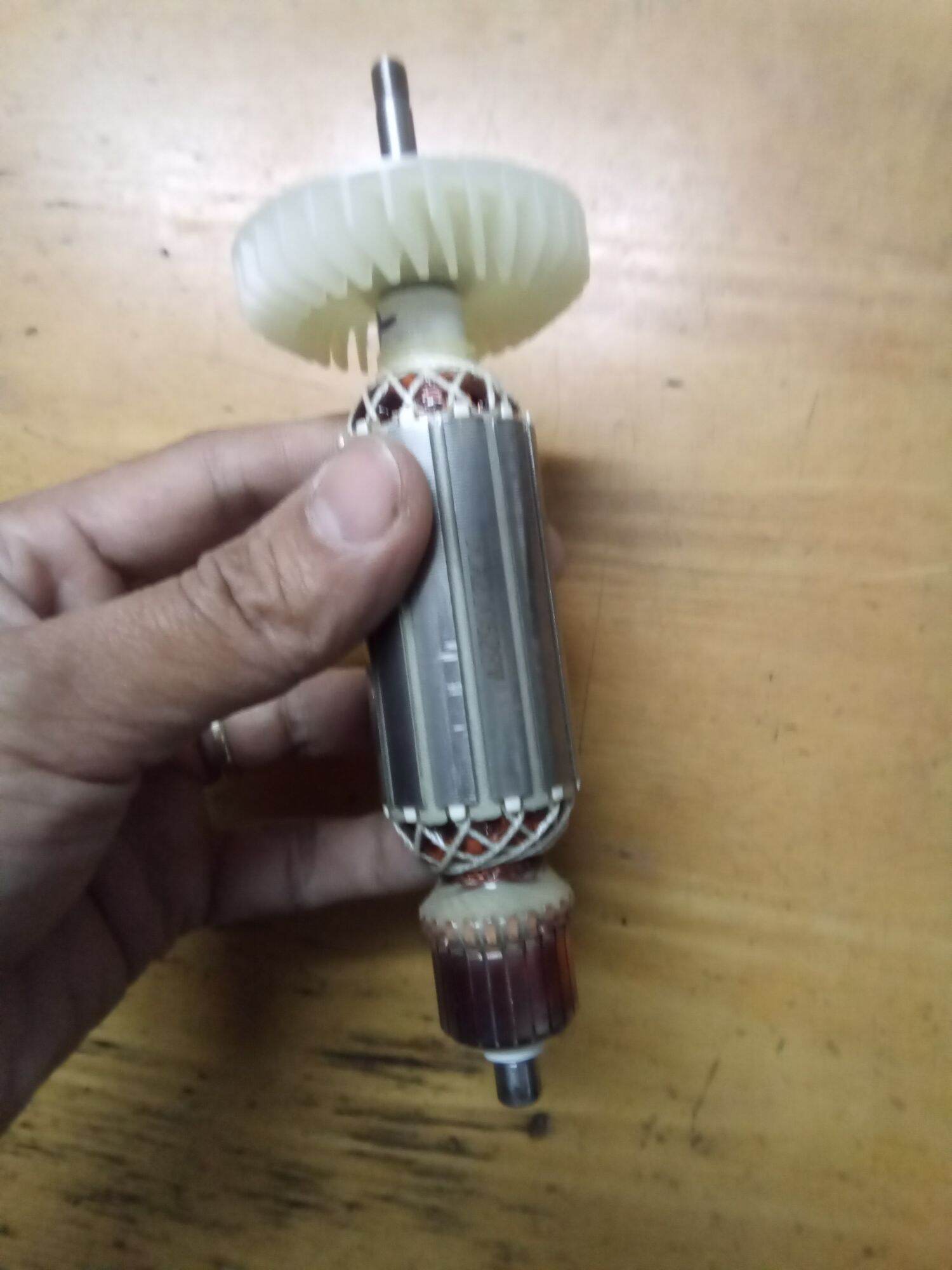 Rô to máy mài 9556 Makita