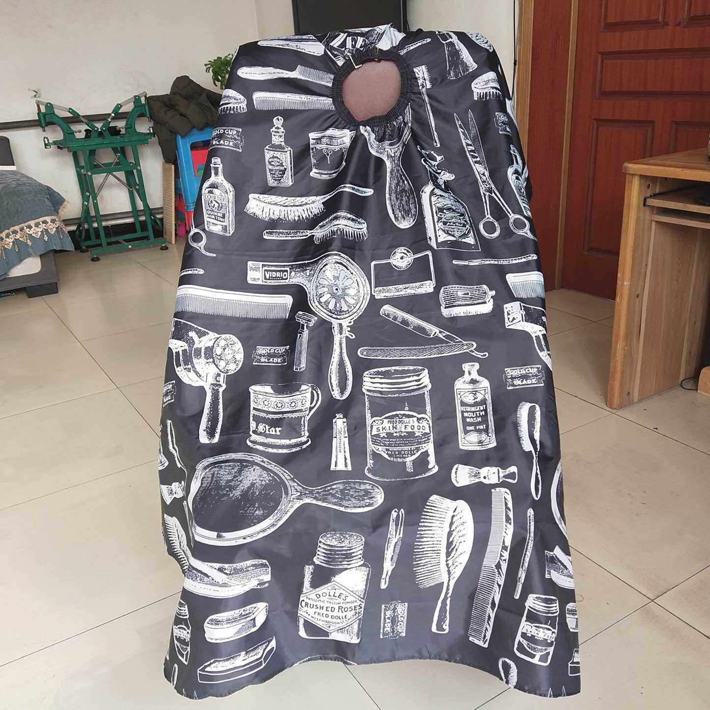 Áo choàng cắt tóc có khuy cà linh hoạt có thể thu nhỏ hoặc nới rộng