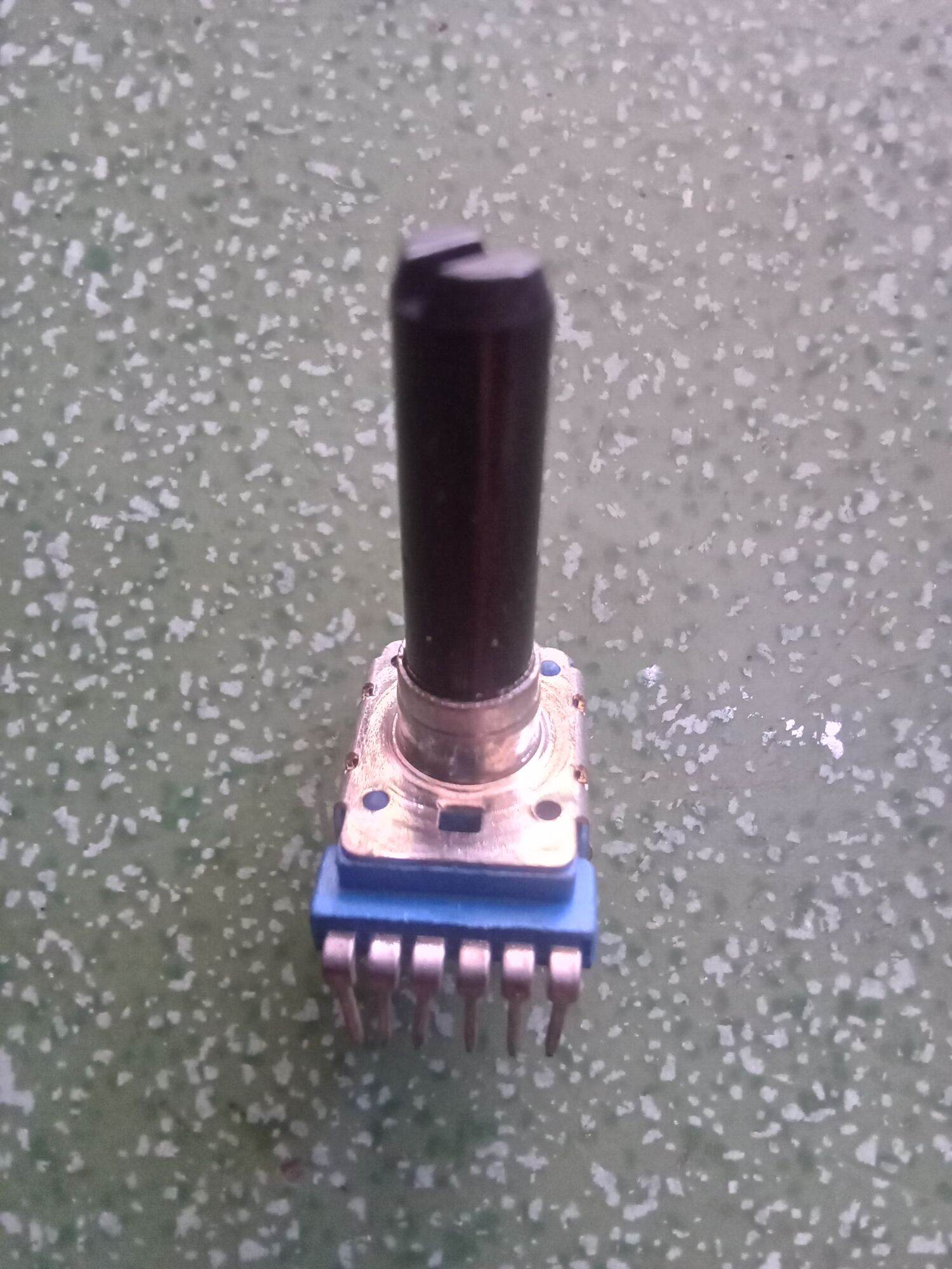 1 VOLUME MIXER 6 CHÂN 10K
