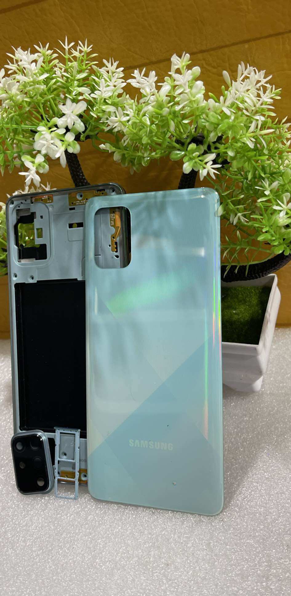 Vỏ Samsung A71 / A715 full bộ có luôn khay sim với kính camera sau