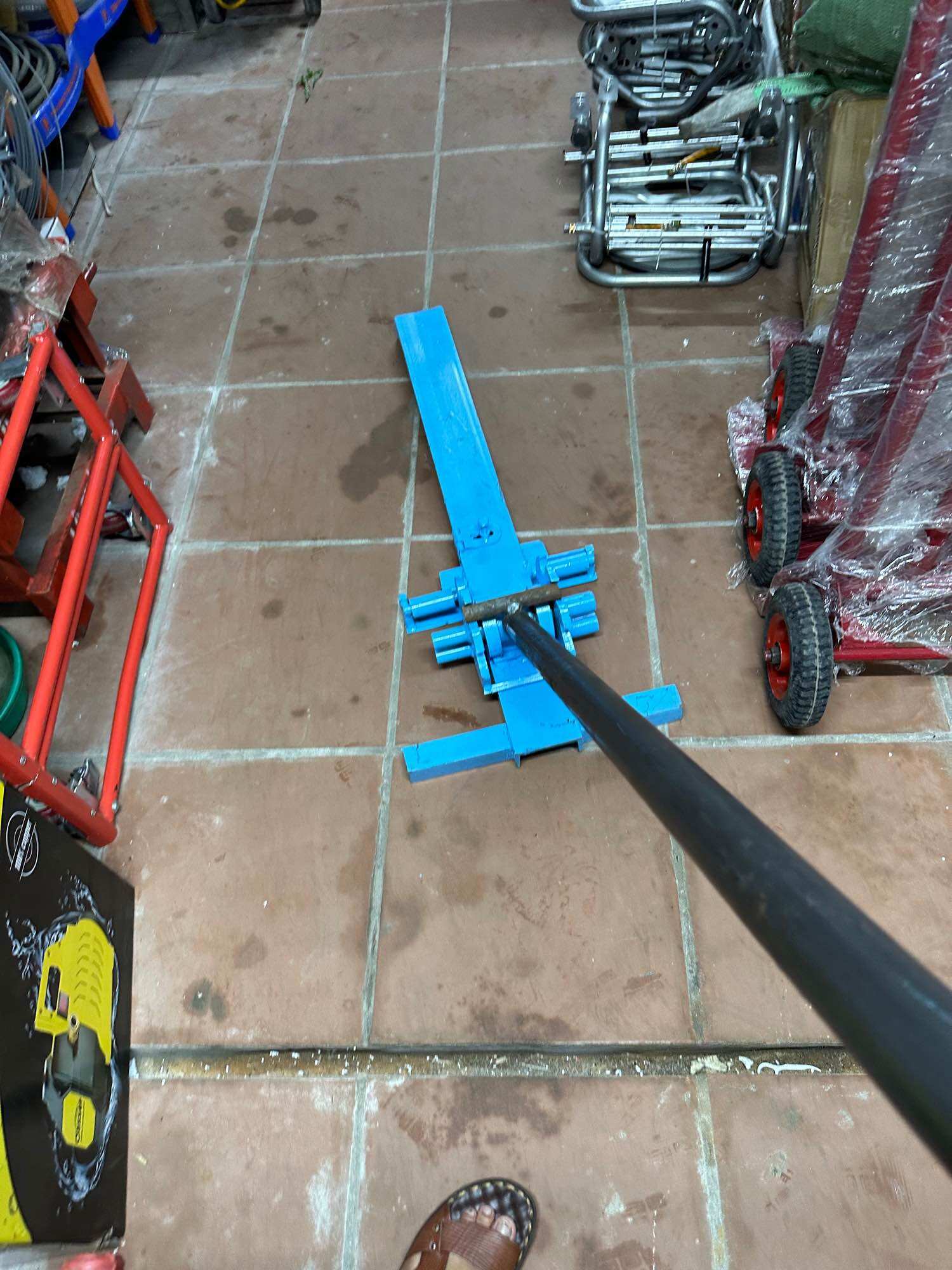 Bàn bẻ mỏ sắt cây F25