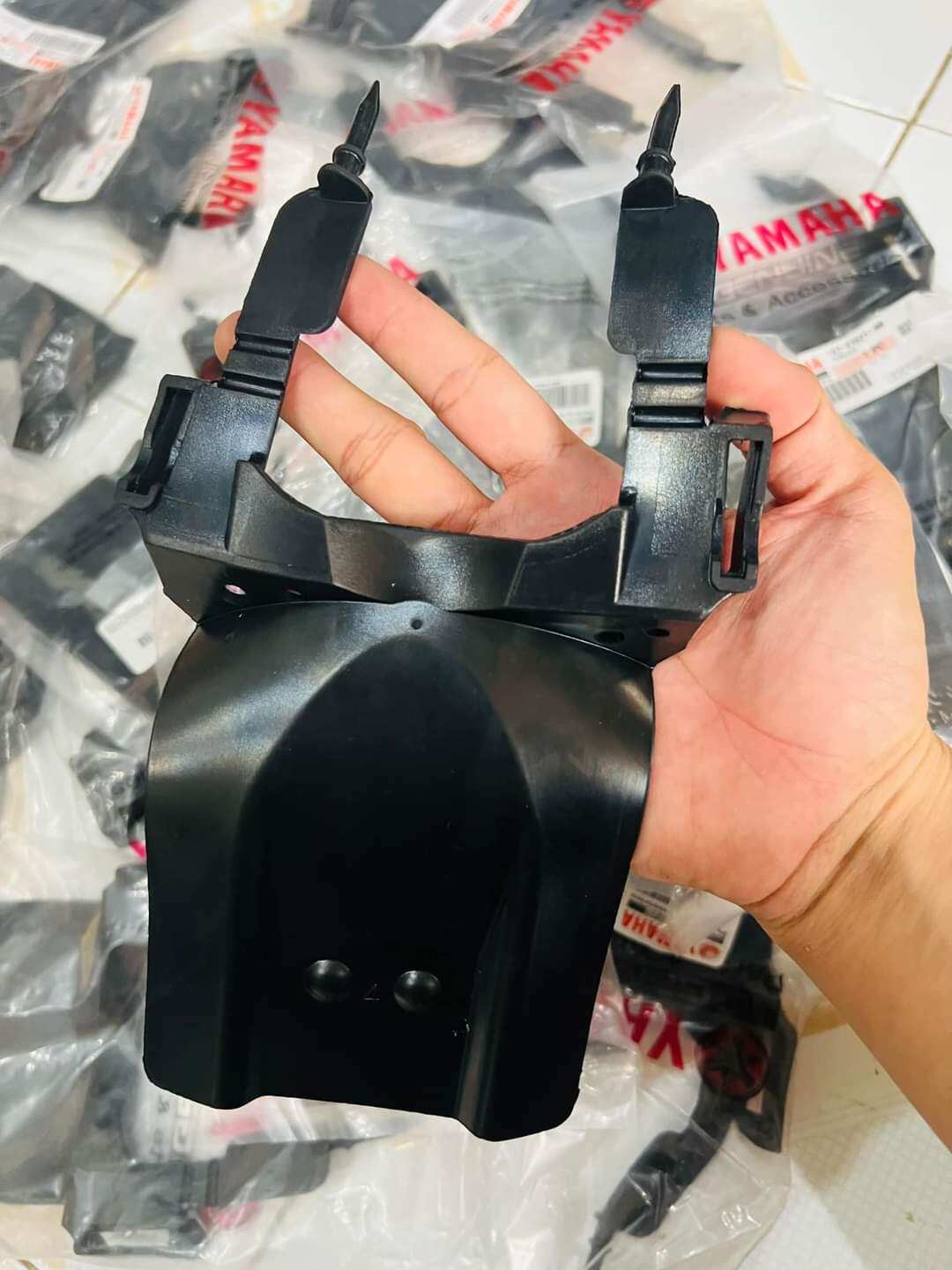 Chắn bùn sau Exciter nhỏ 135 hàng zin