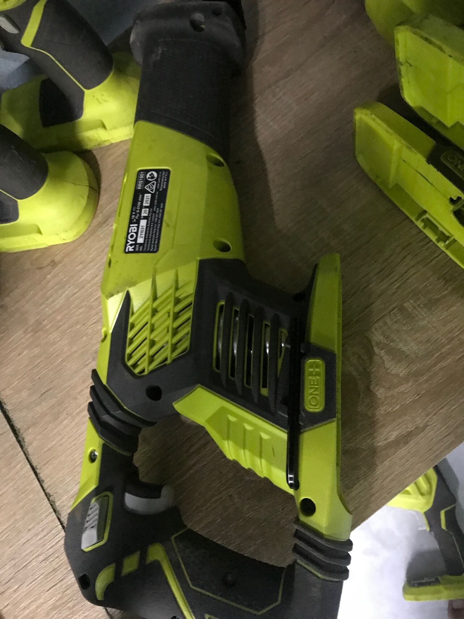 Cưa kiếm pin 18v Ryobi RRS1810