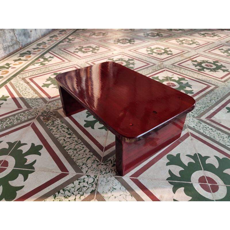 Ghế ngồi gỗ nhỏ