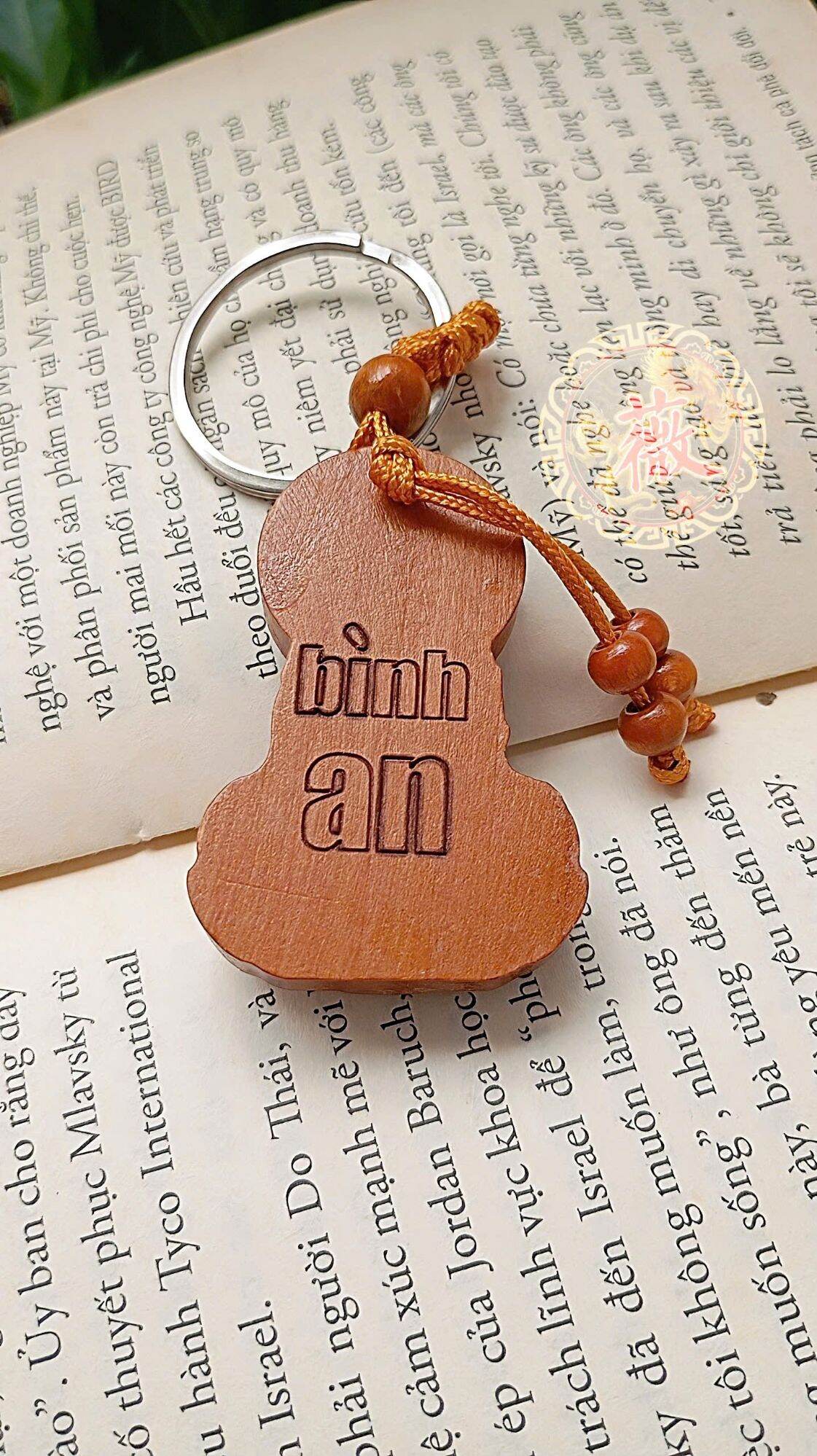 Móc khóa Phật Bà Quan Âm bằng gỗ bình an