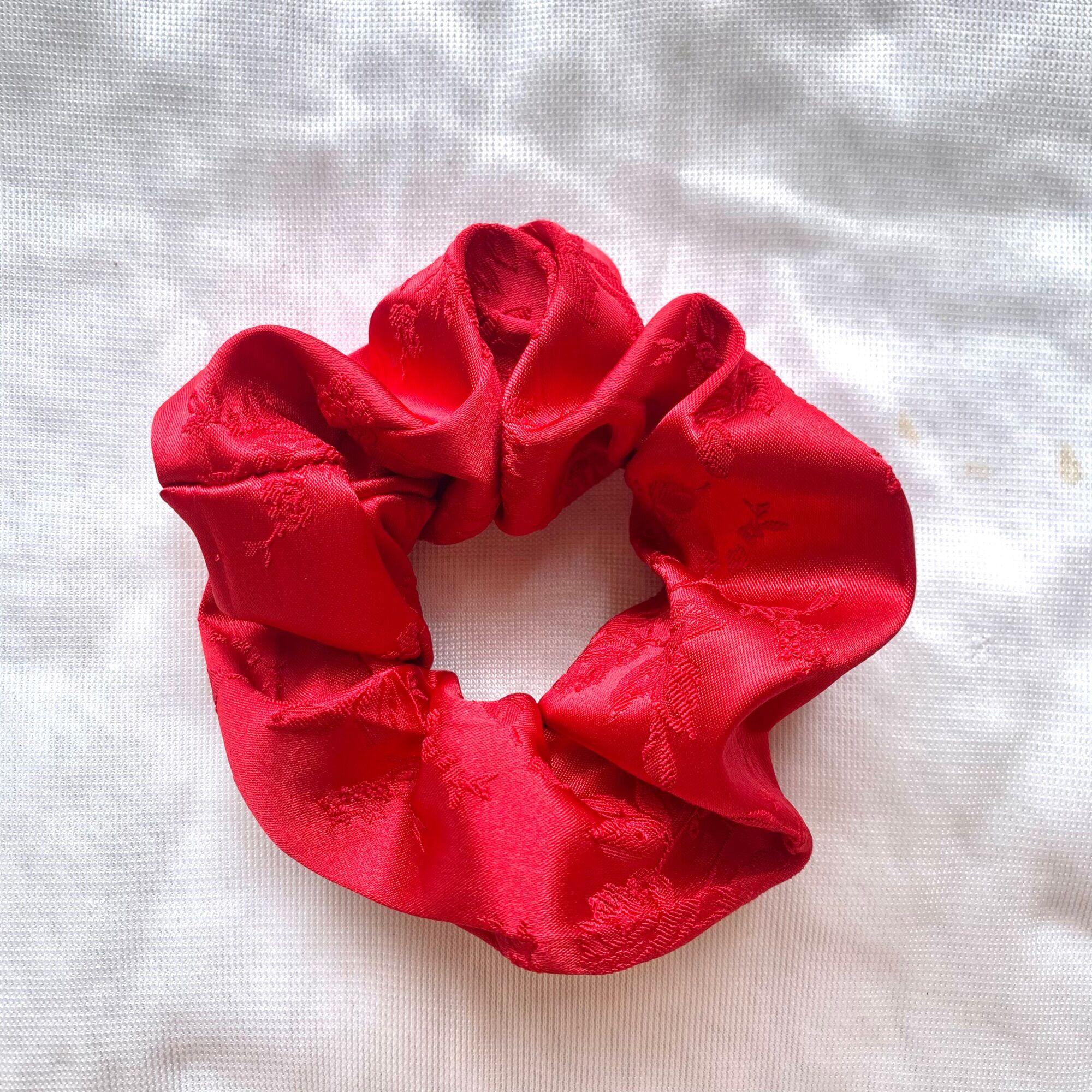 Cột tóc Scrunchies màu đỏ đô. Dây buộc tóc scrunchies
